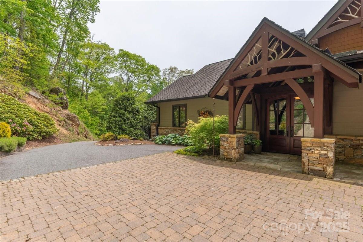2461 Eagles Nest Road