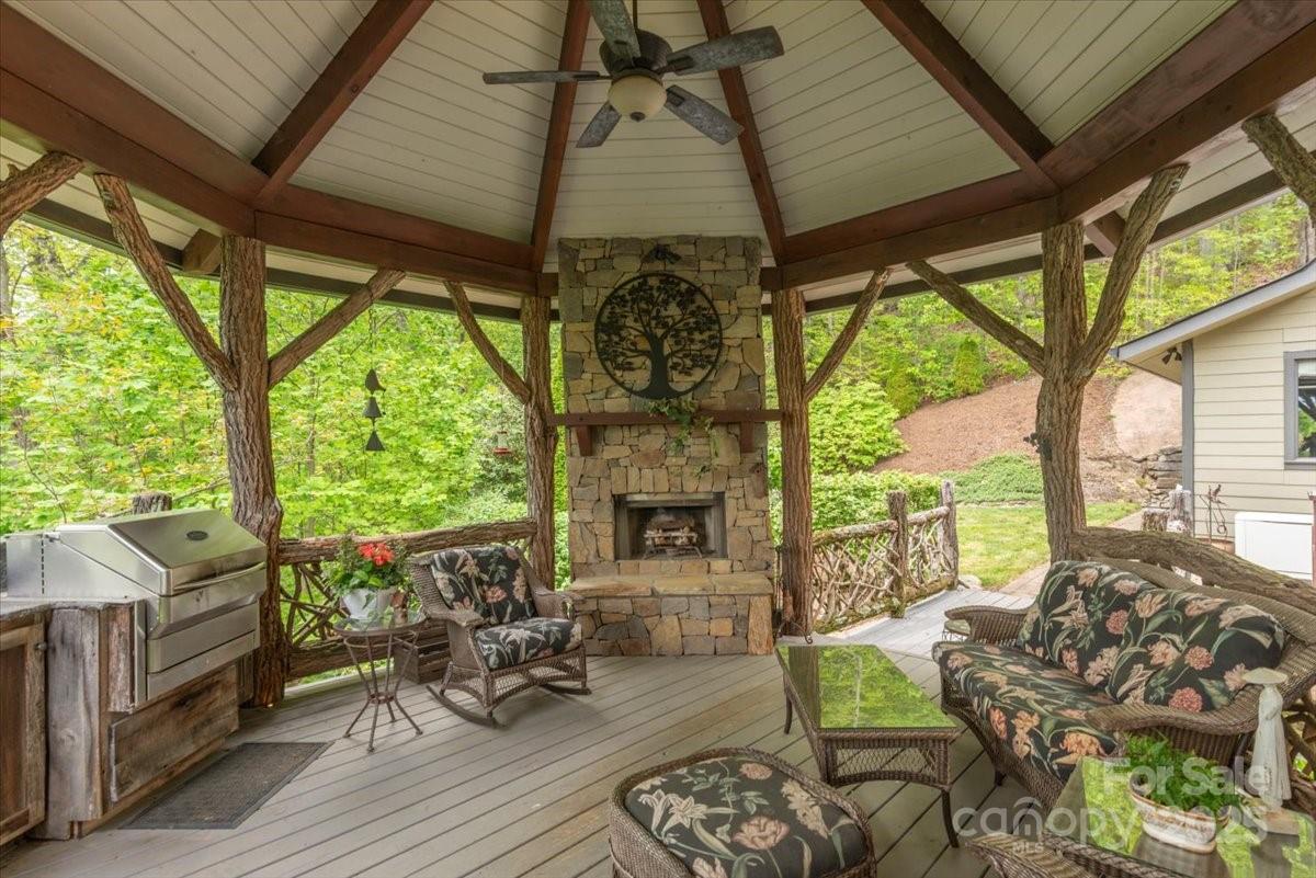 2461 Eagles Nest Road