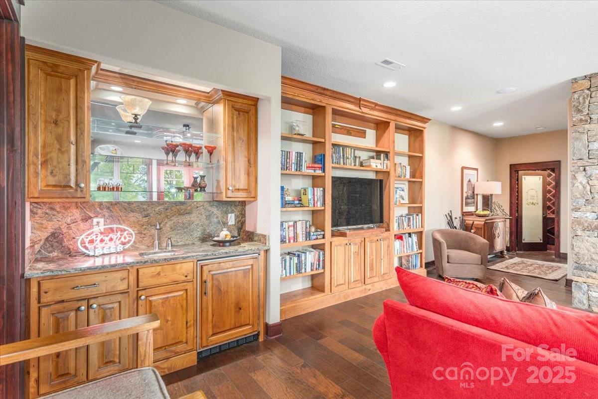 2461 Eagles Nest Road