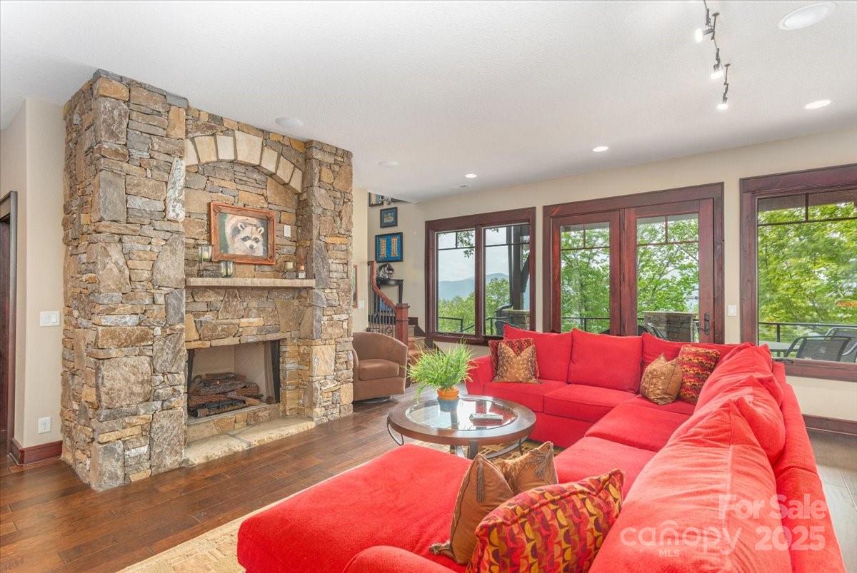 2461 Eagles Nest Road