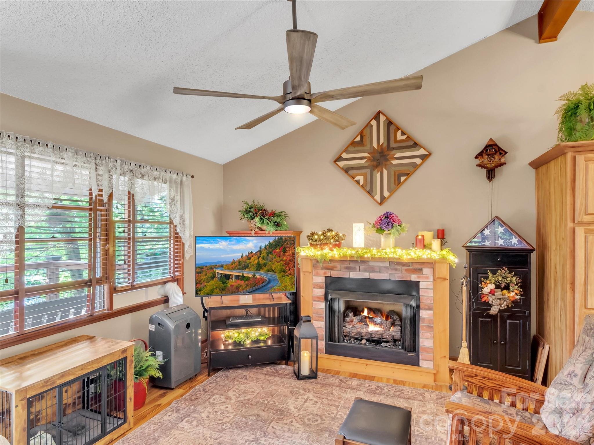 346 Wendy Way