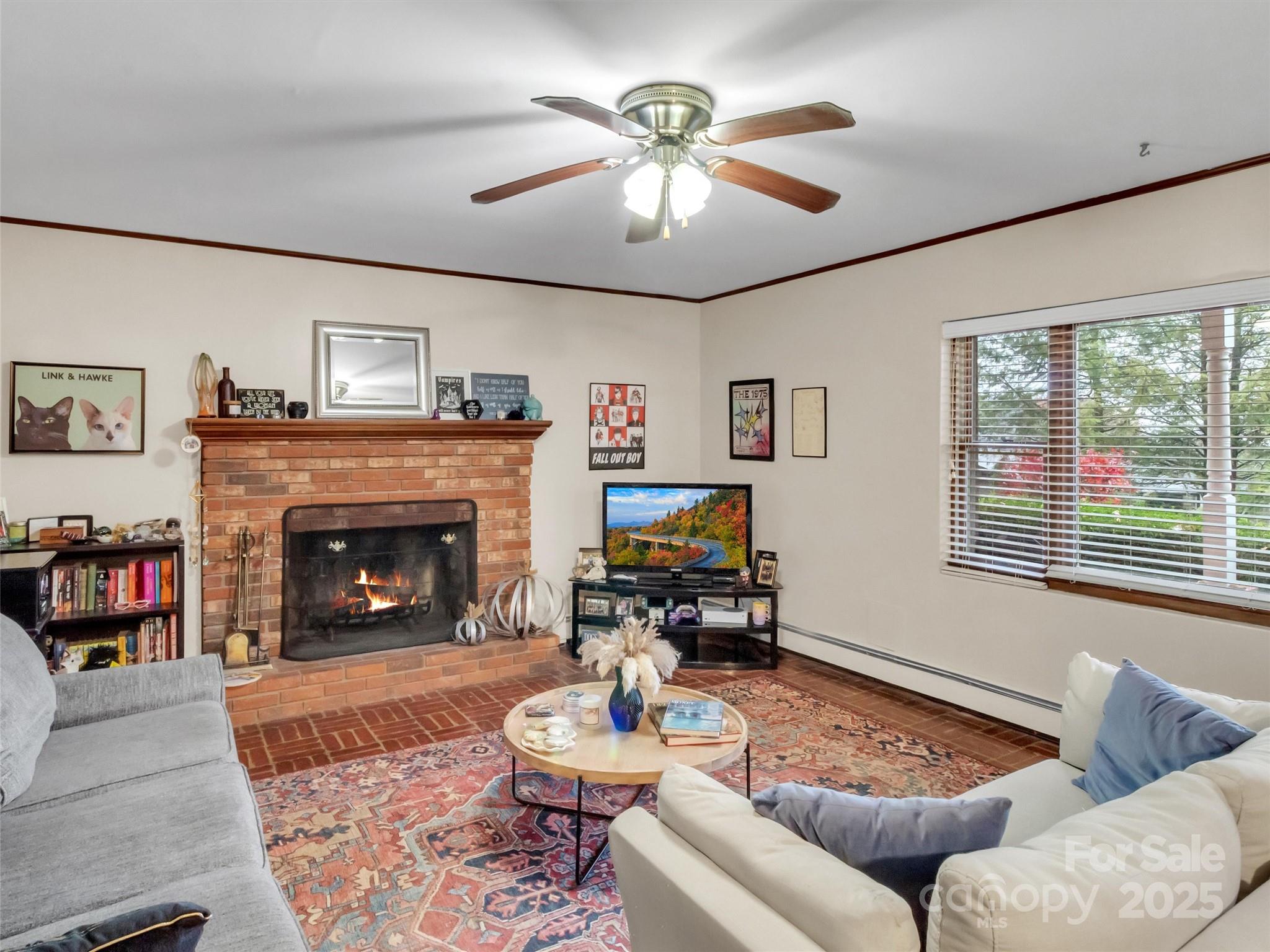 930 Scenic Circle