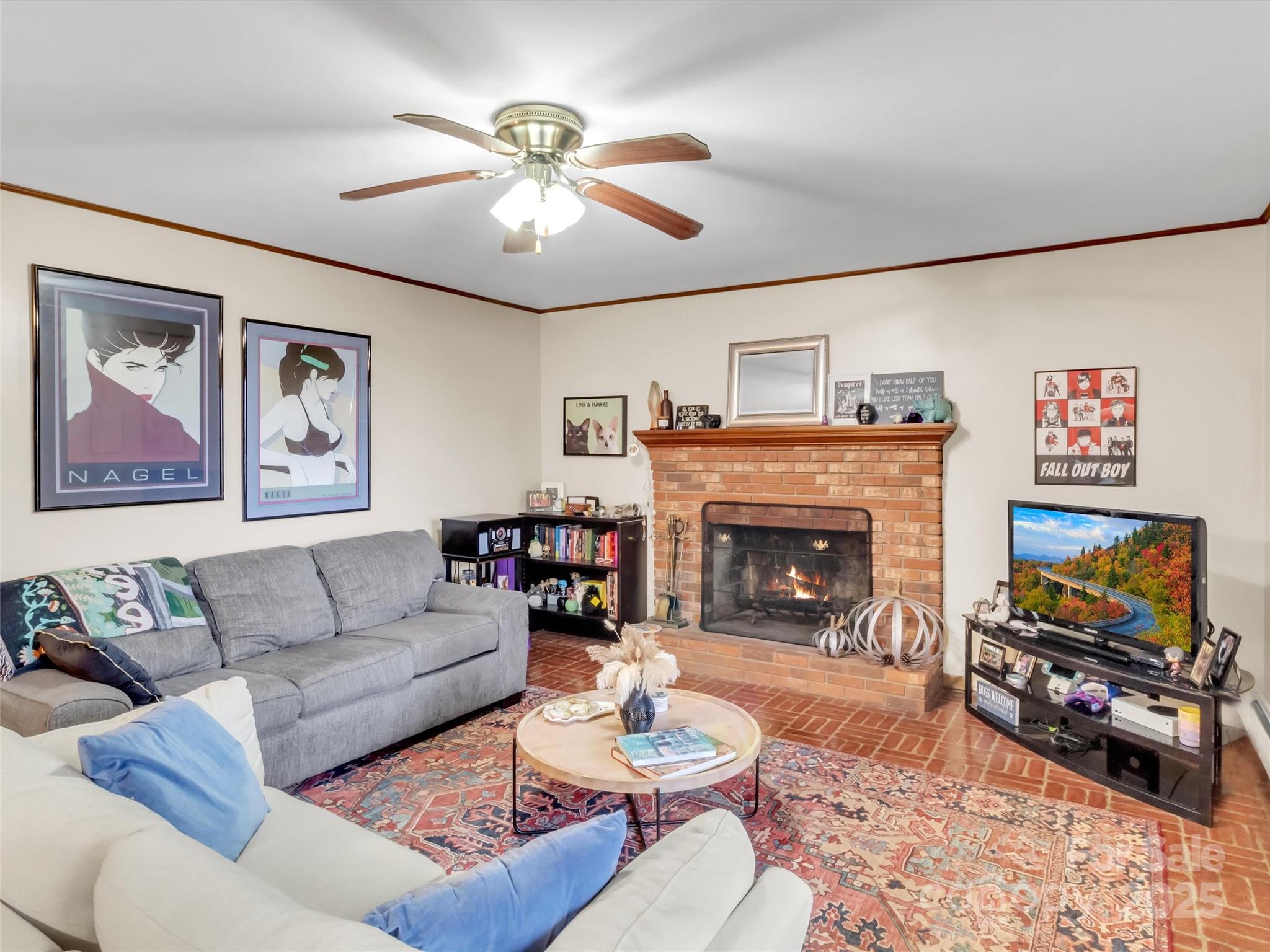 930 Scenic Circle