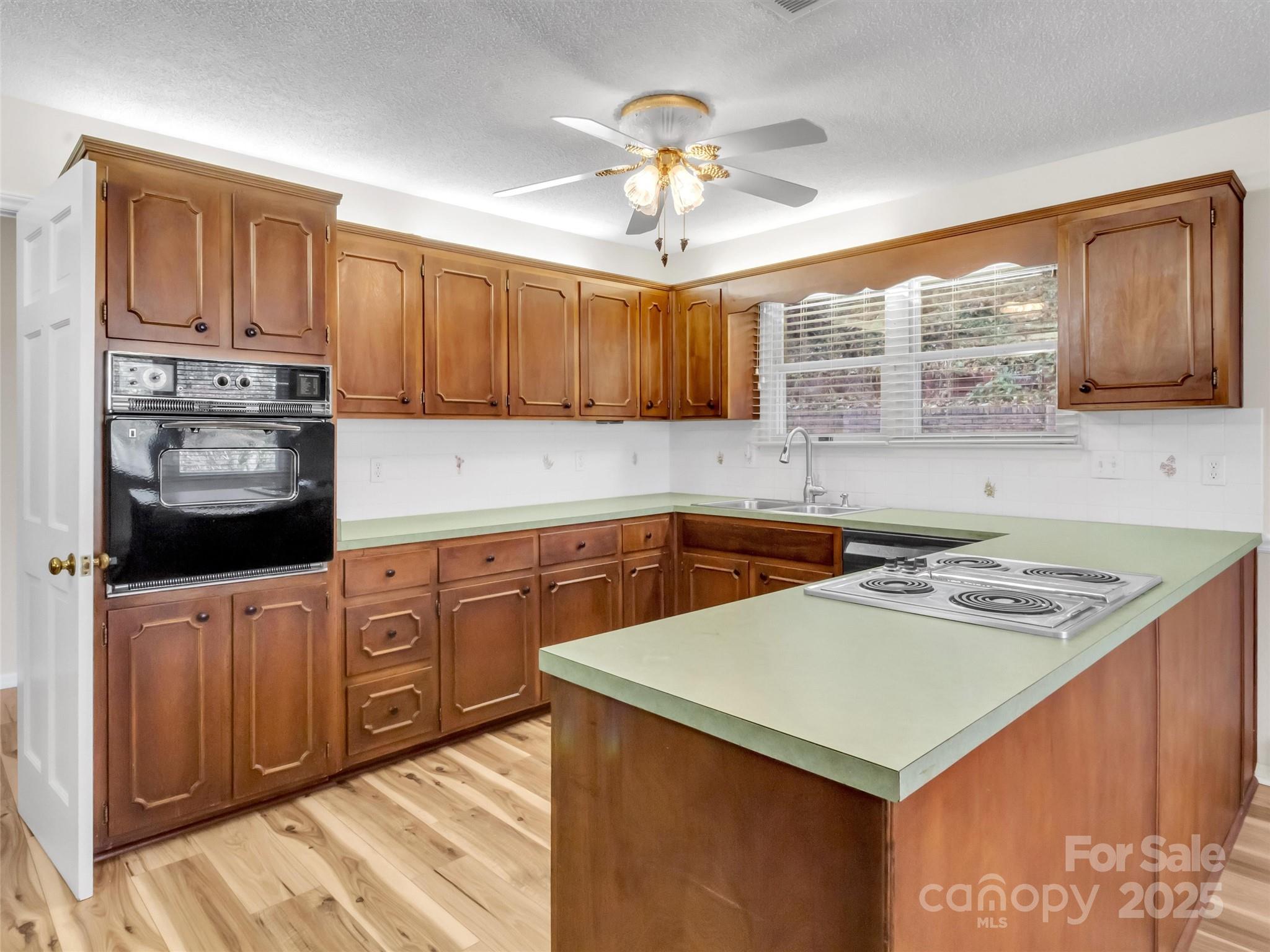 930 Scenic Circle