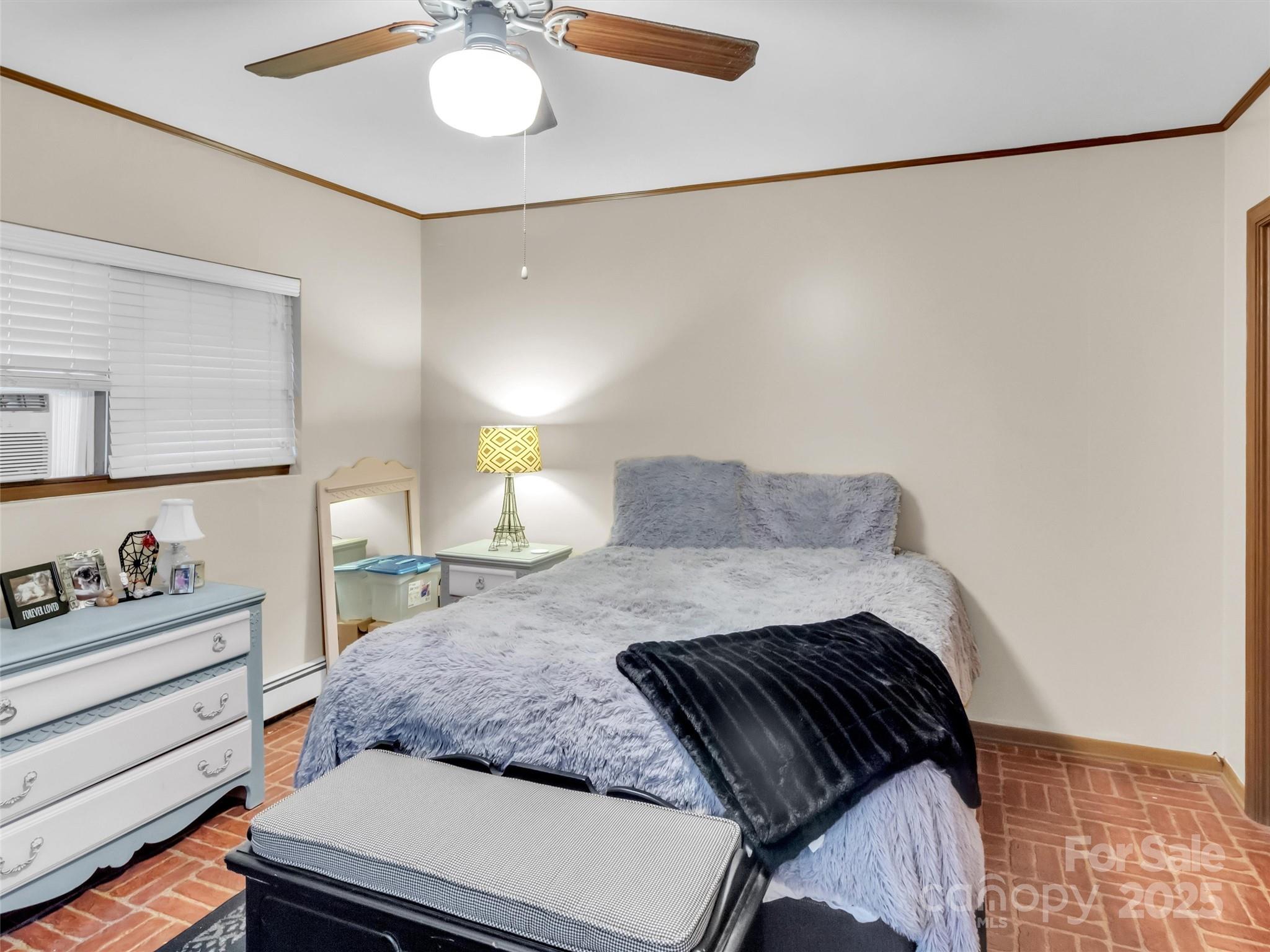 930 Scenic Circle