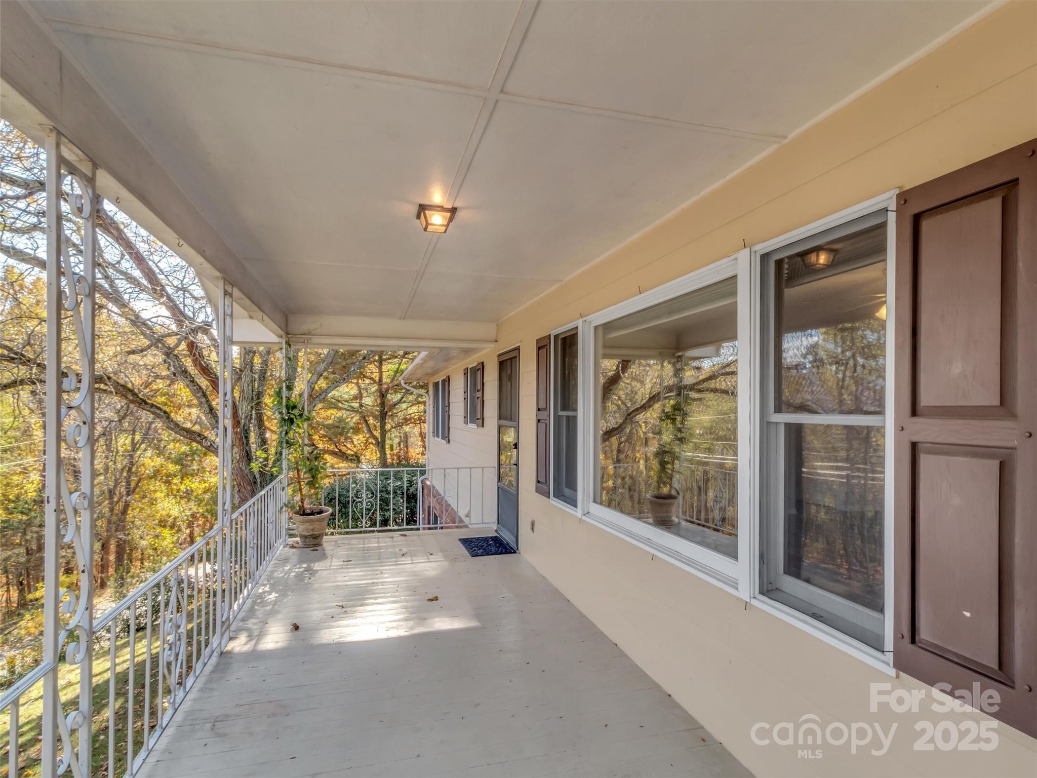 930 Scenic Circle