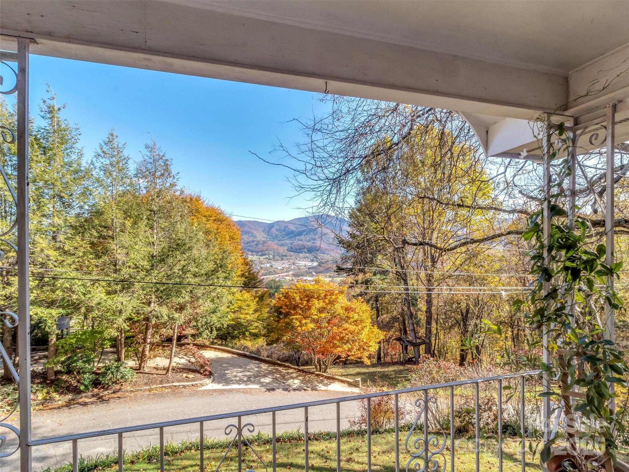 930 Scenic Circle