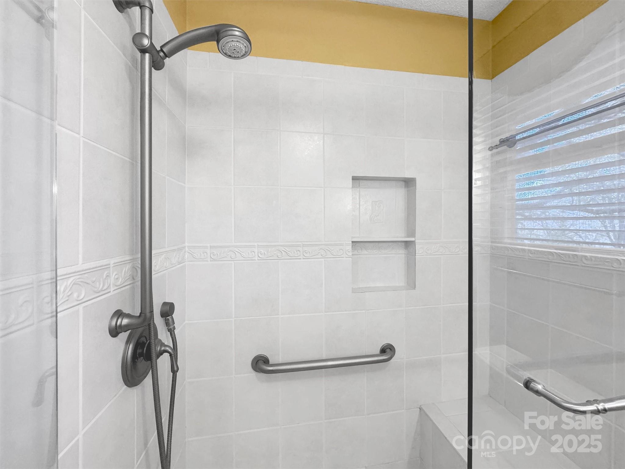 930 Scenic Circle