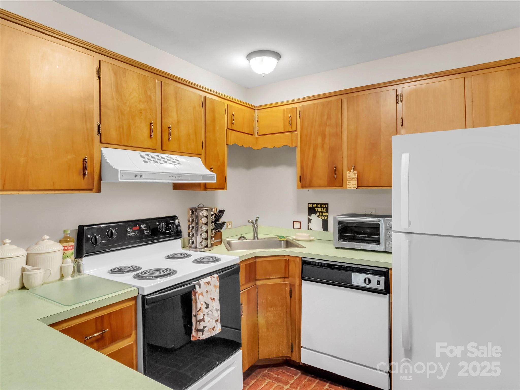930 Scenic Circle