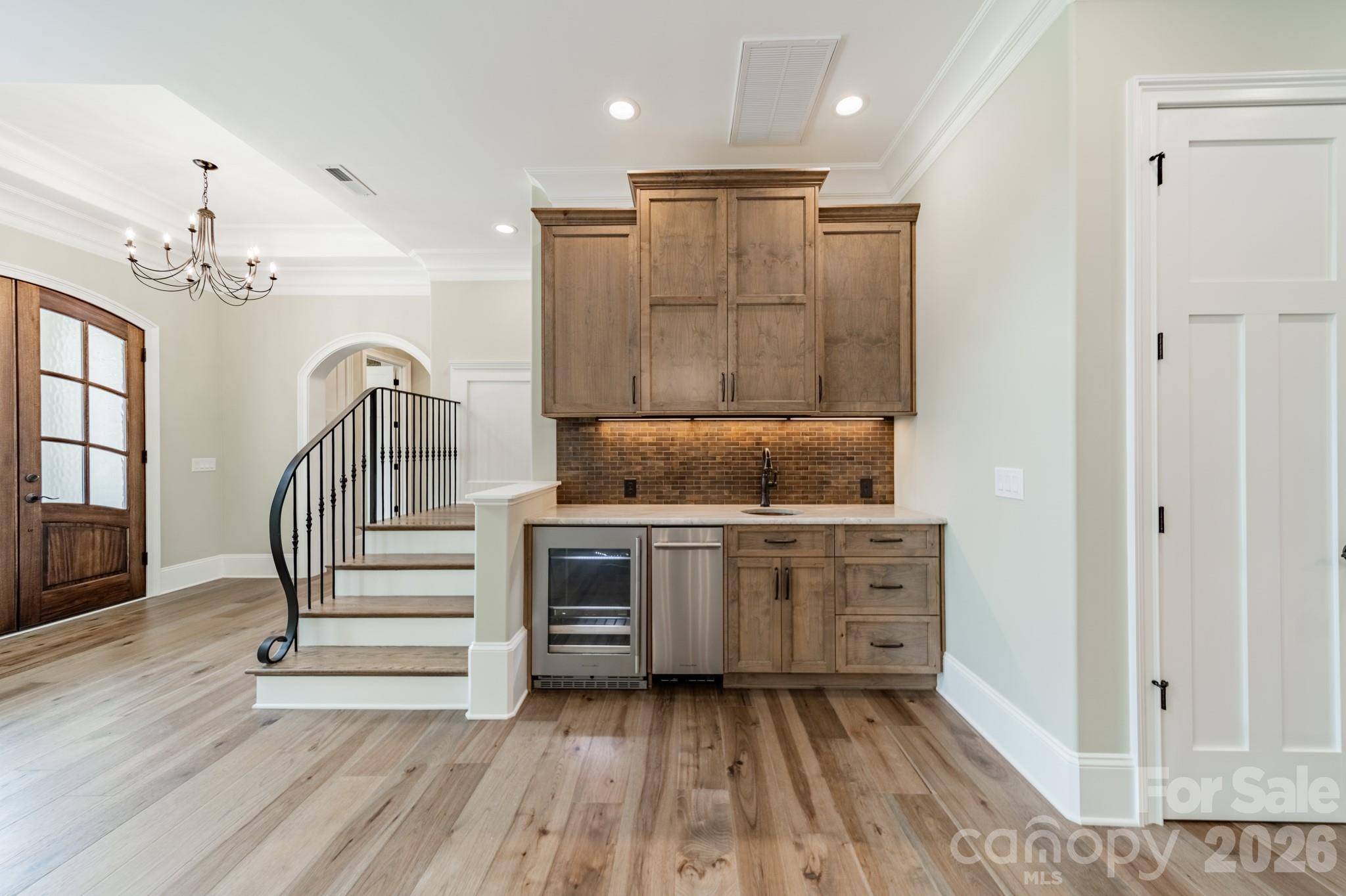 525 Winding Way Unit: 7