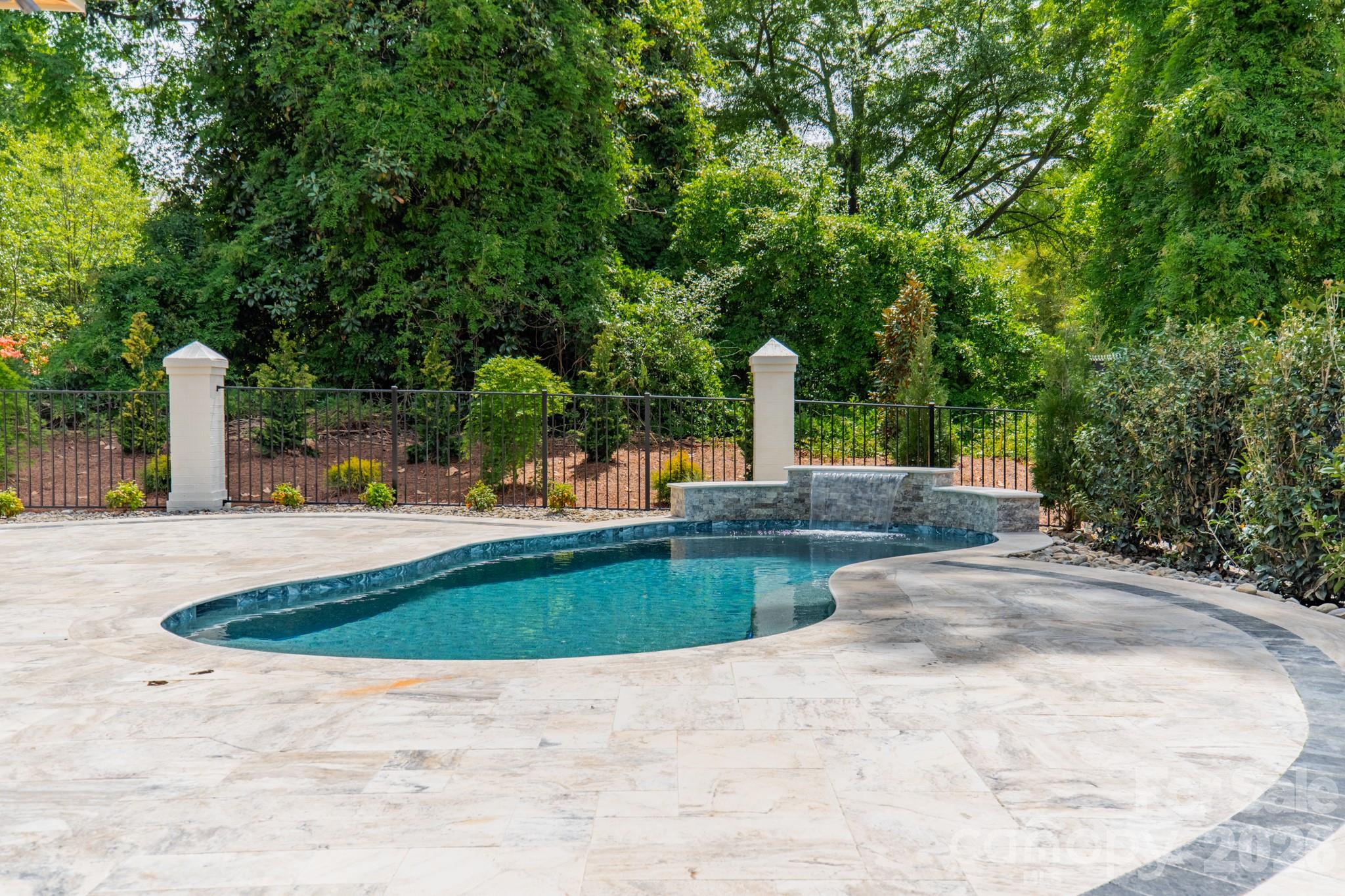 525 Winding Way Unit: 7