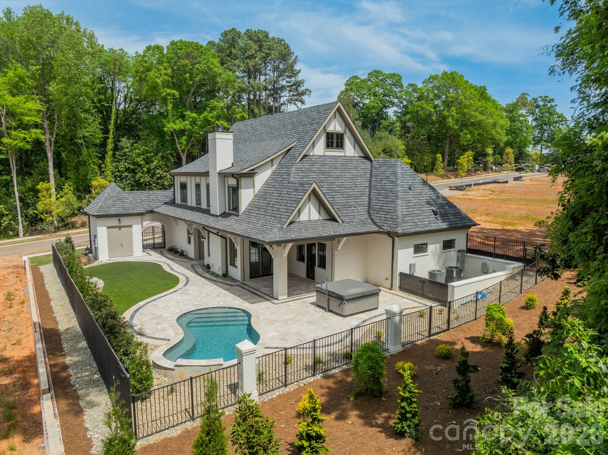 525 Winding Way Unit: 7