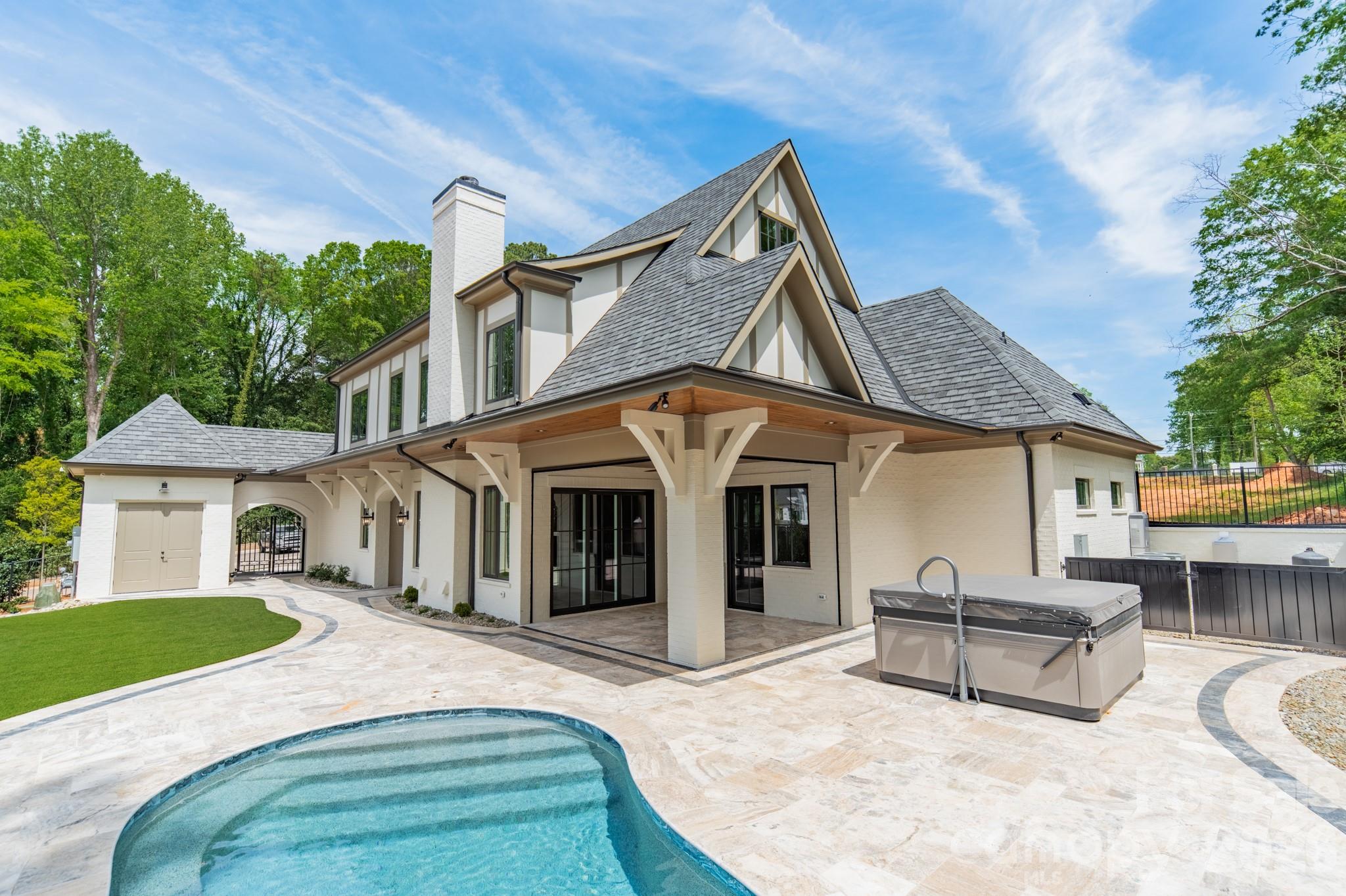 525 Winding Way Unit: 7