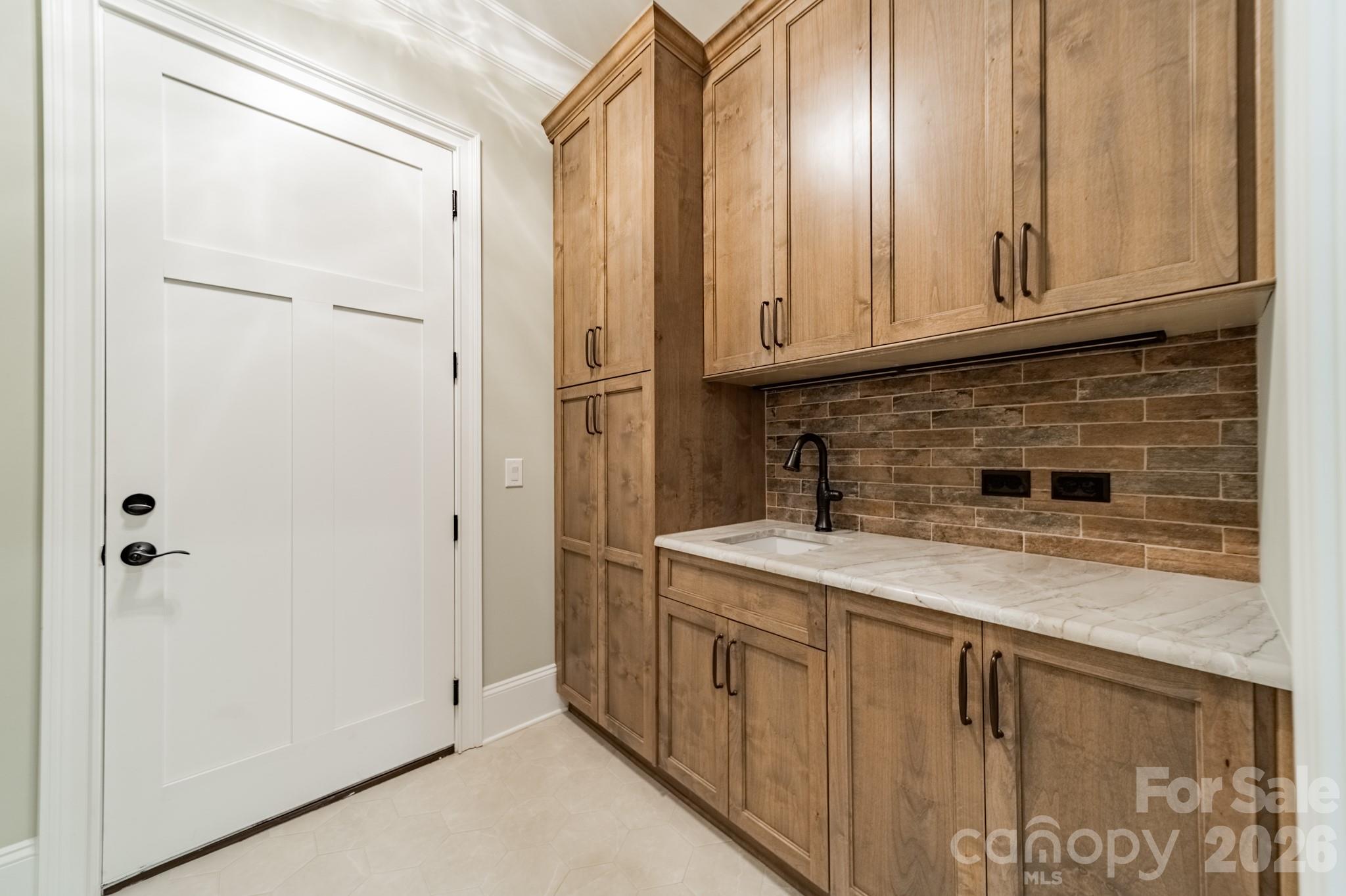 525 Winding Way Unit: 7