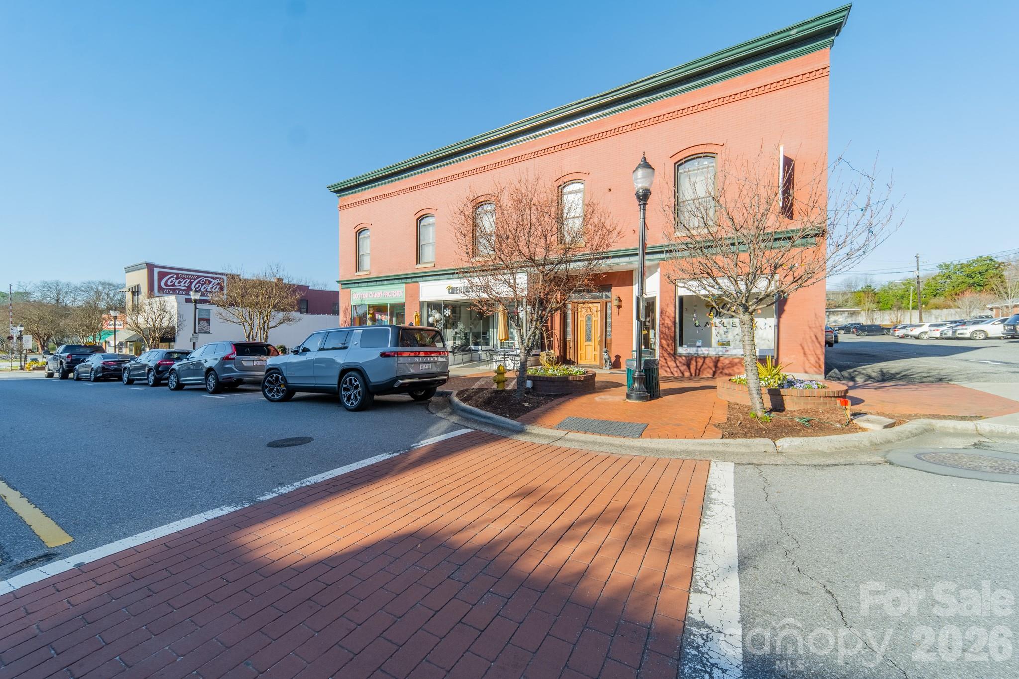 525 Winding Way Unit: 7