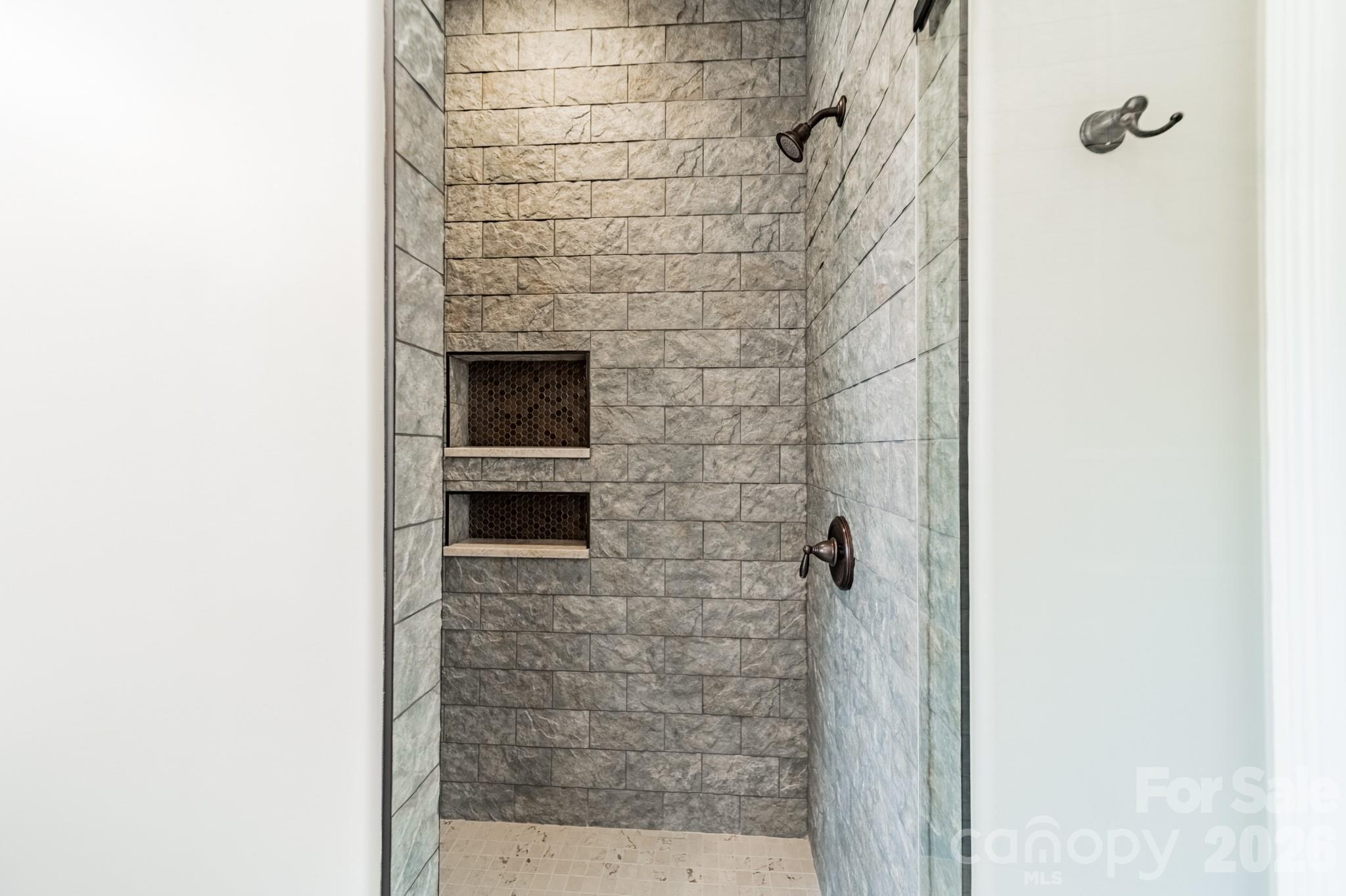 525 Winding Way Unit: 7