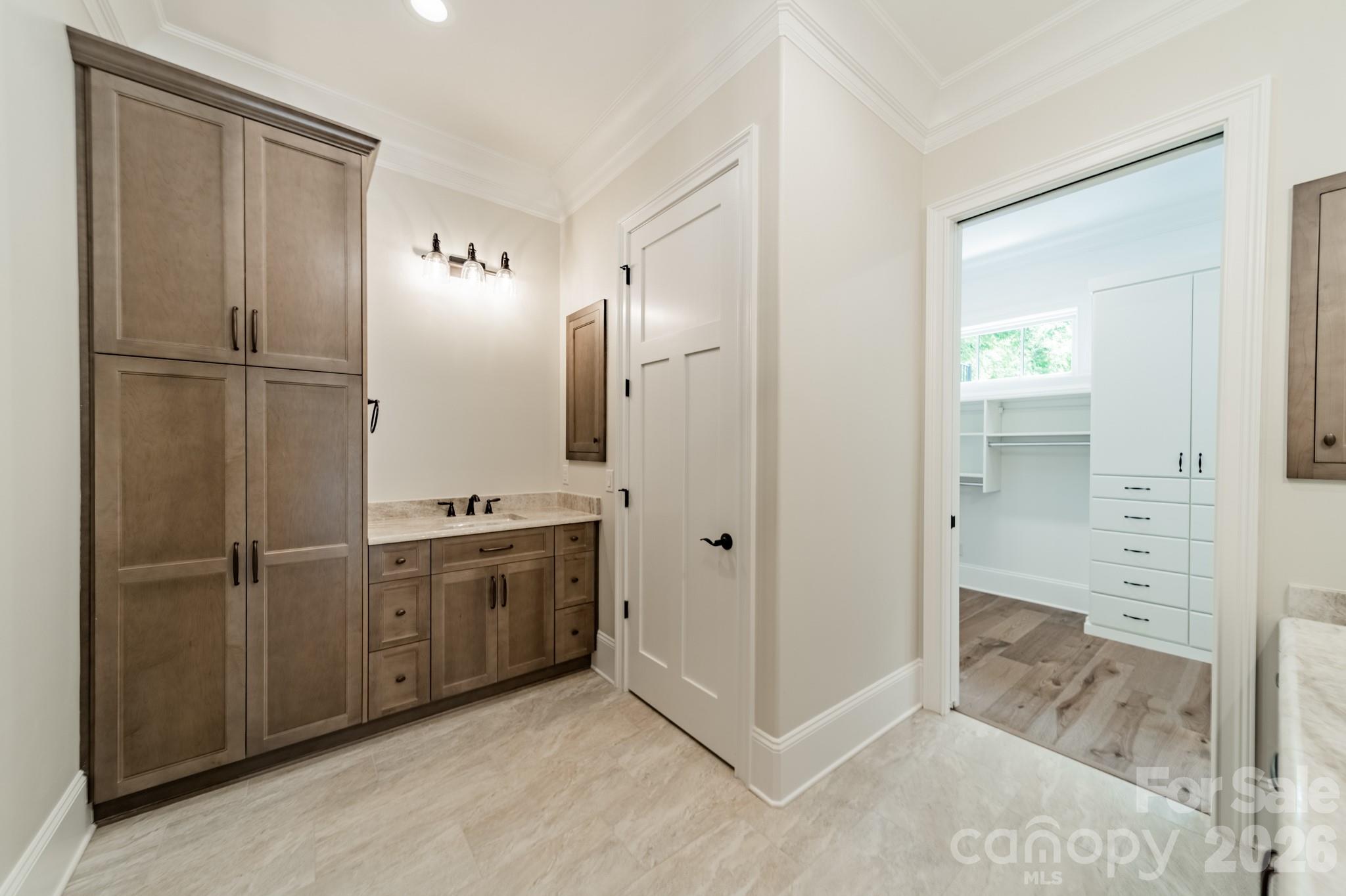 525 Winding Way Unit: 7