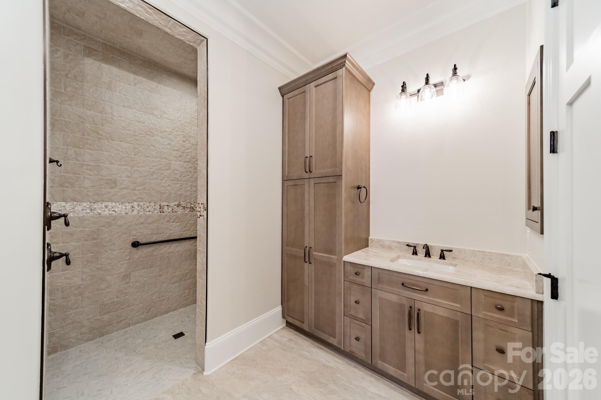 525 Winding Way Unit: 7