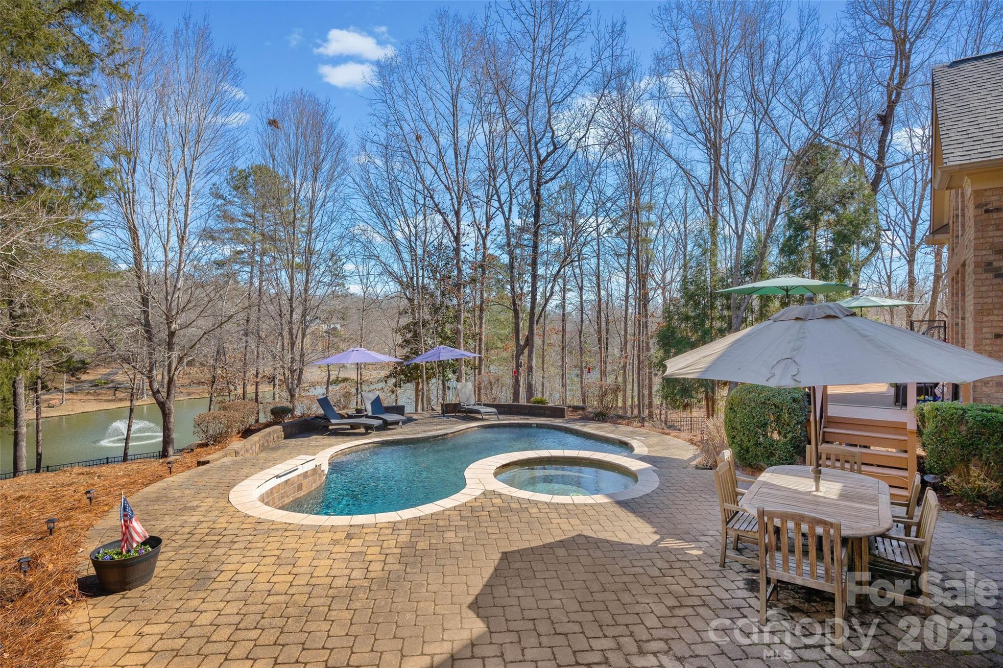 8238 Victoria Lake Drive