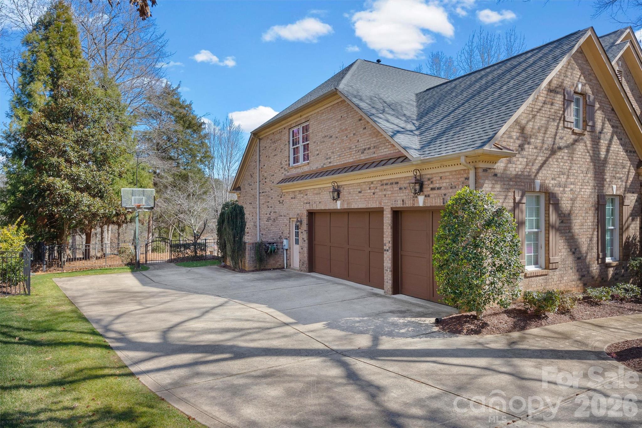 8238 Victoria Lake Drive