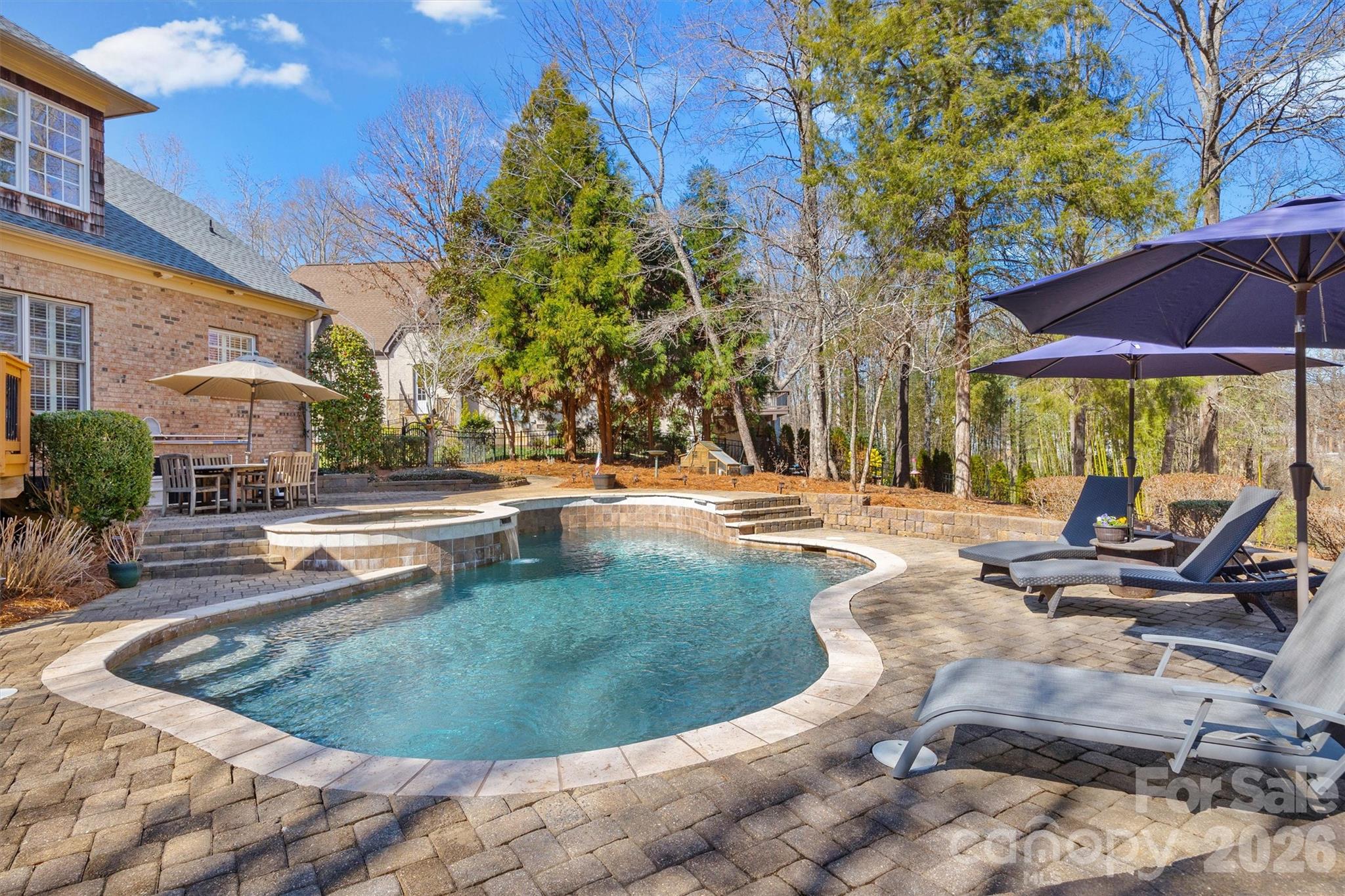 8238 Victoria Lake Drive