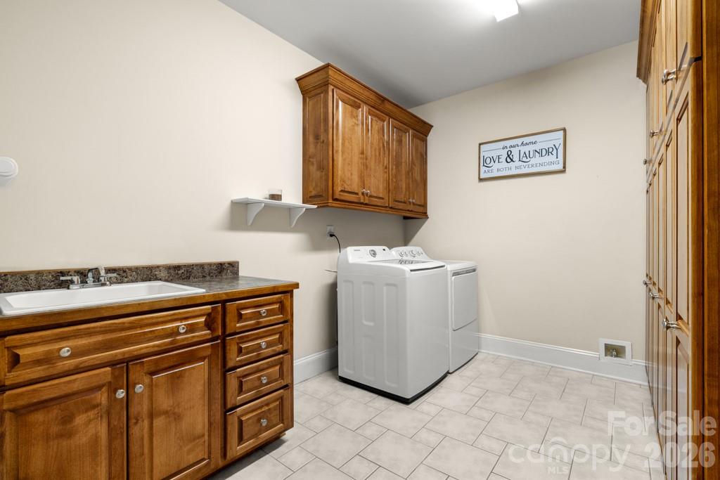 1221 Silver Arrow Court