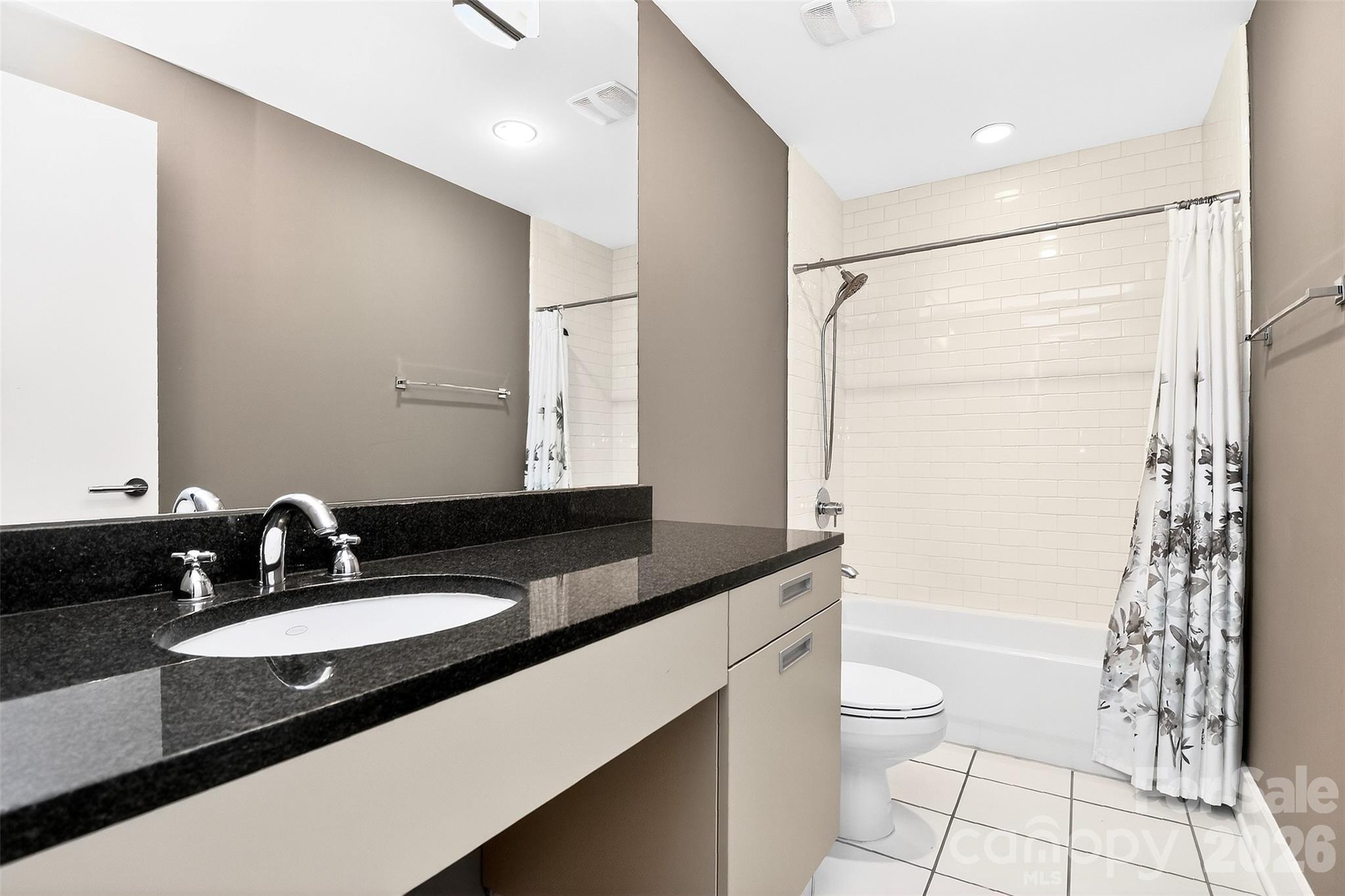 1133 Metropolitan Avenue Unit: 615
