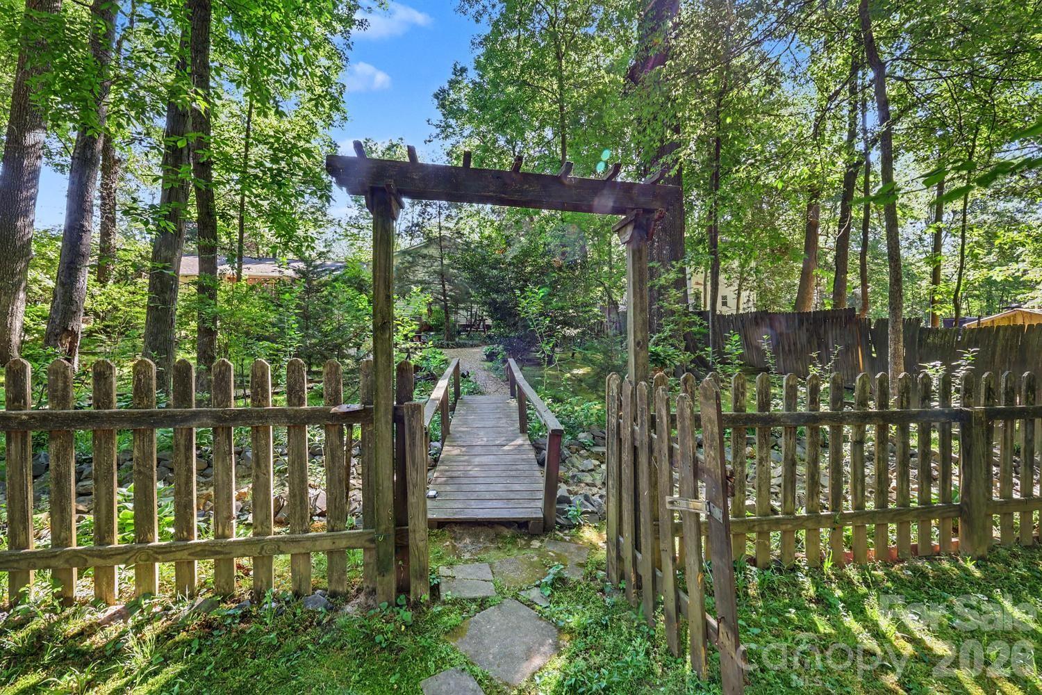 10112 Idlewild Road
