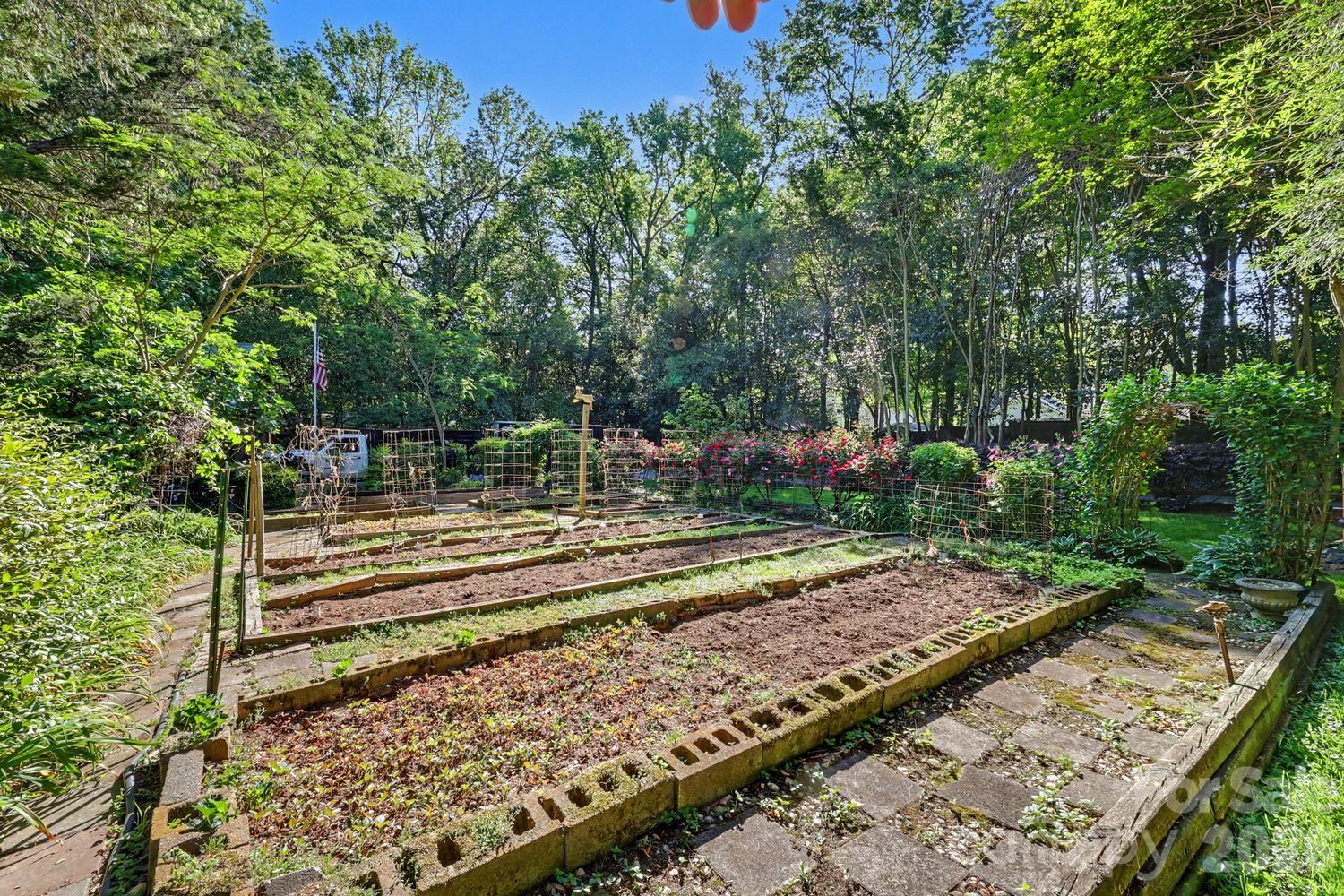 10112 Idlewild Road