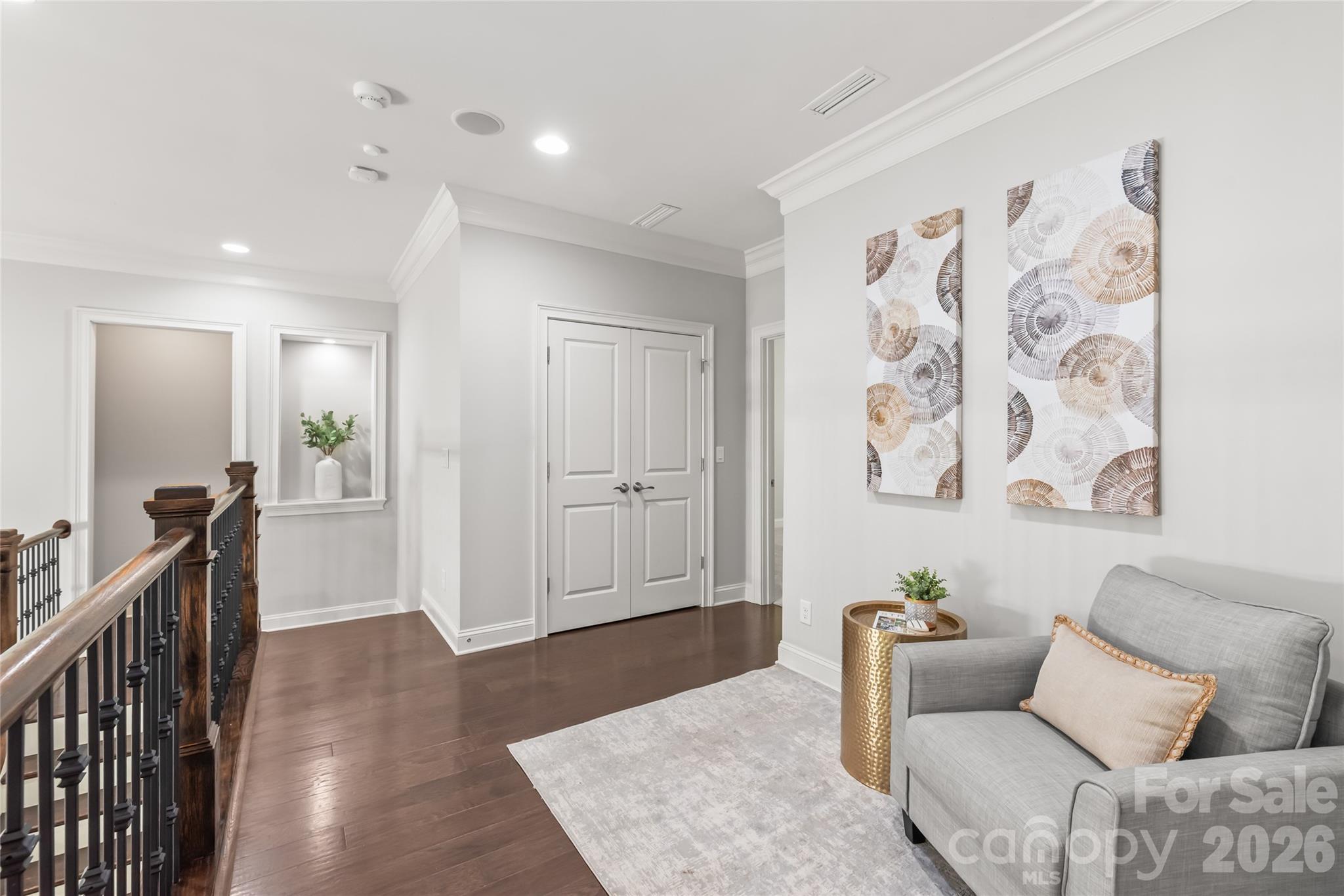 713 Woodcliff Court