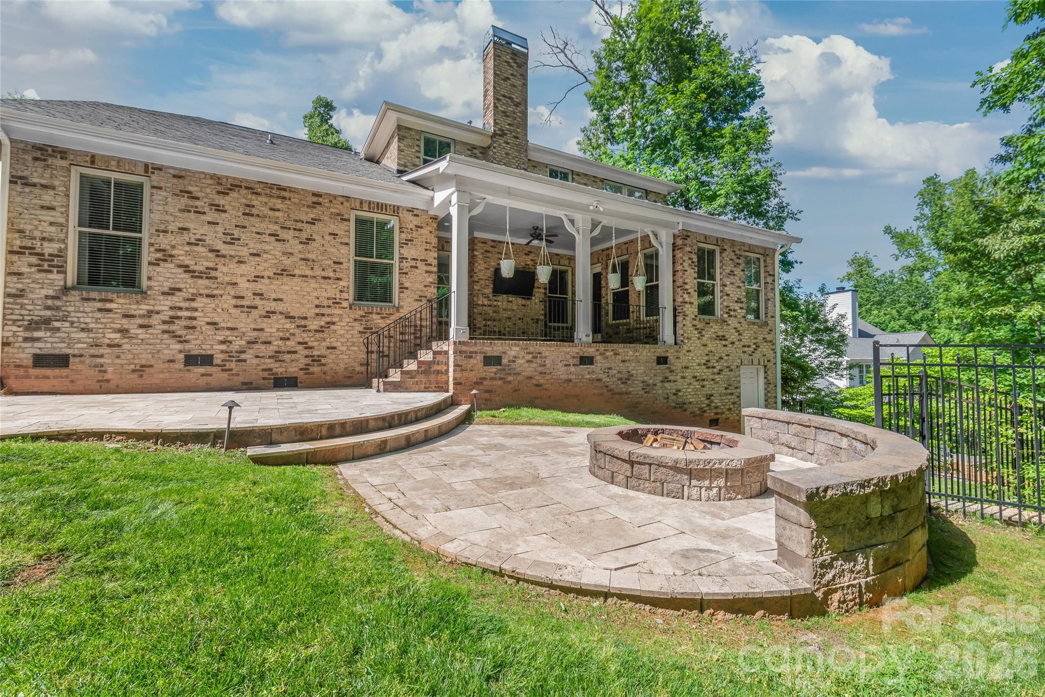 713 Woodcliff Court