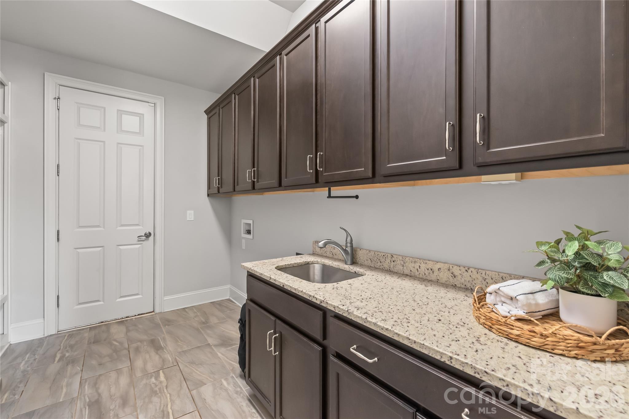 713 Woodcliff Court
