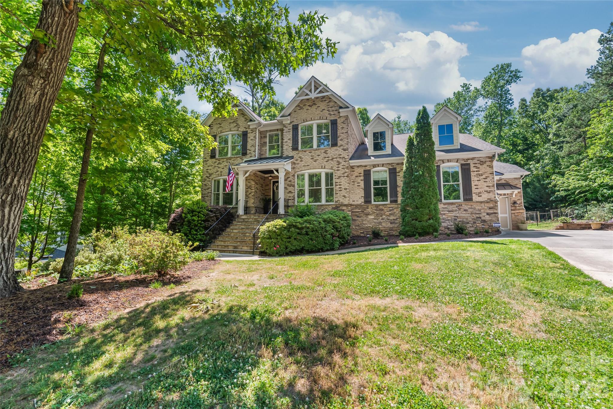 713 Woodcliff Court