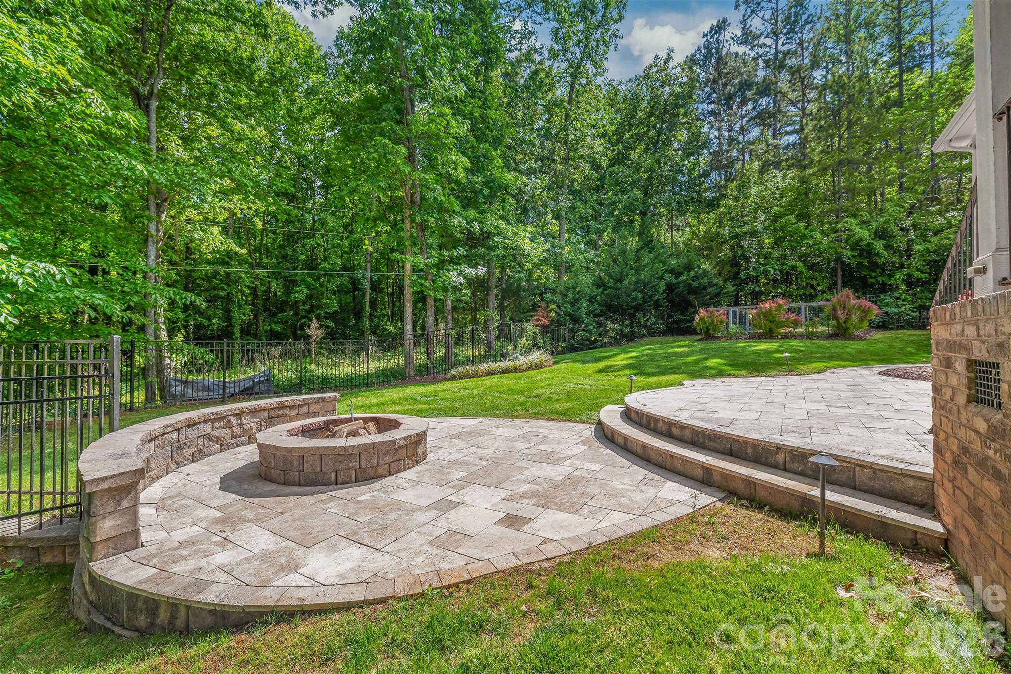 713 Woodcliff Court