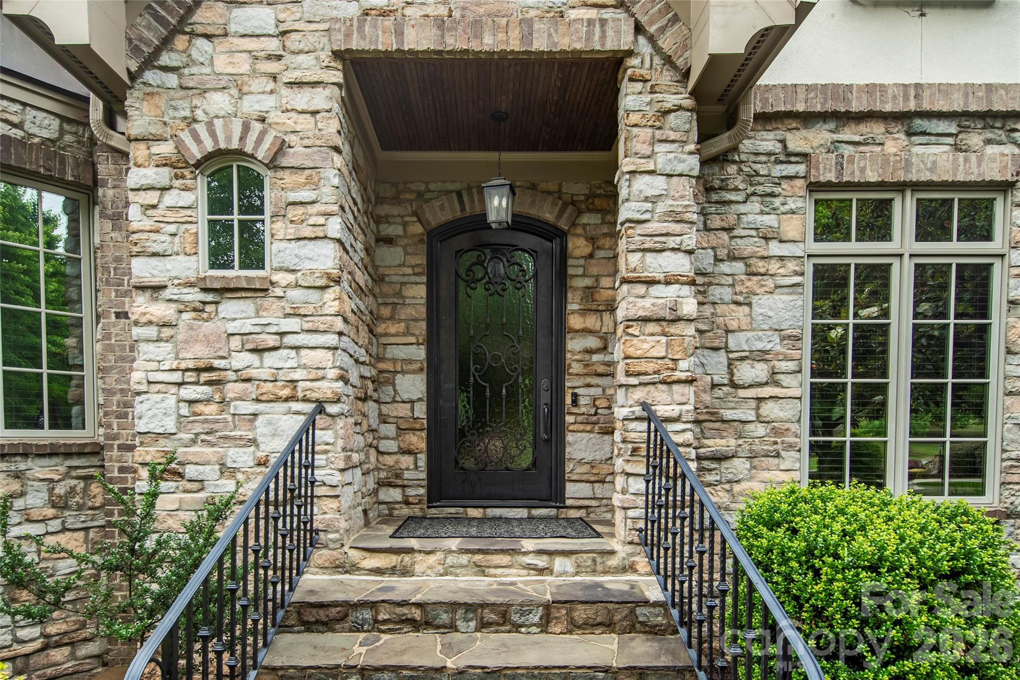 1616 Lookout Circle
