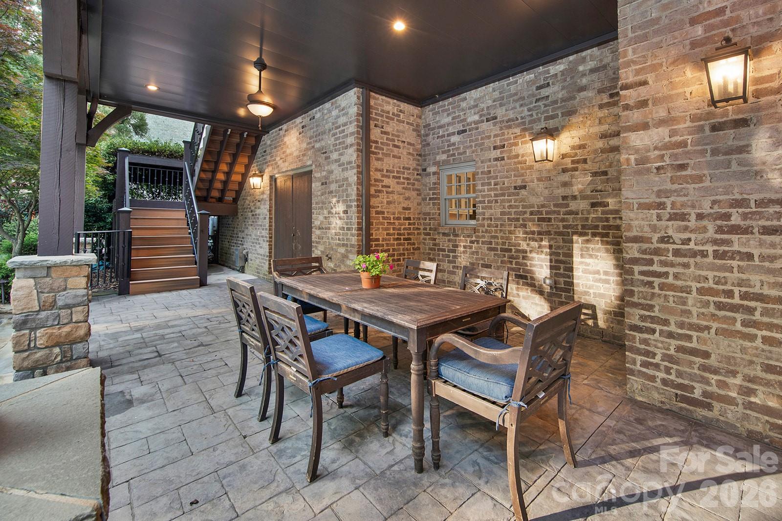 1616 Lookout Circle