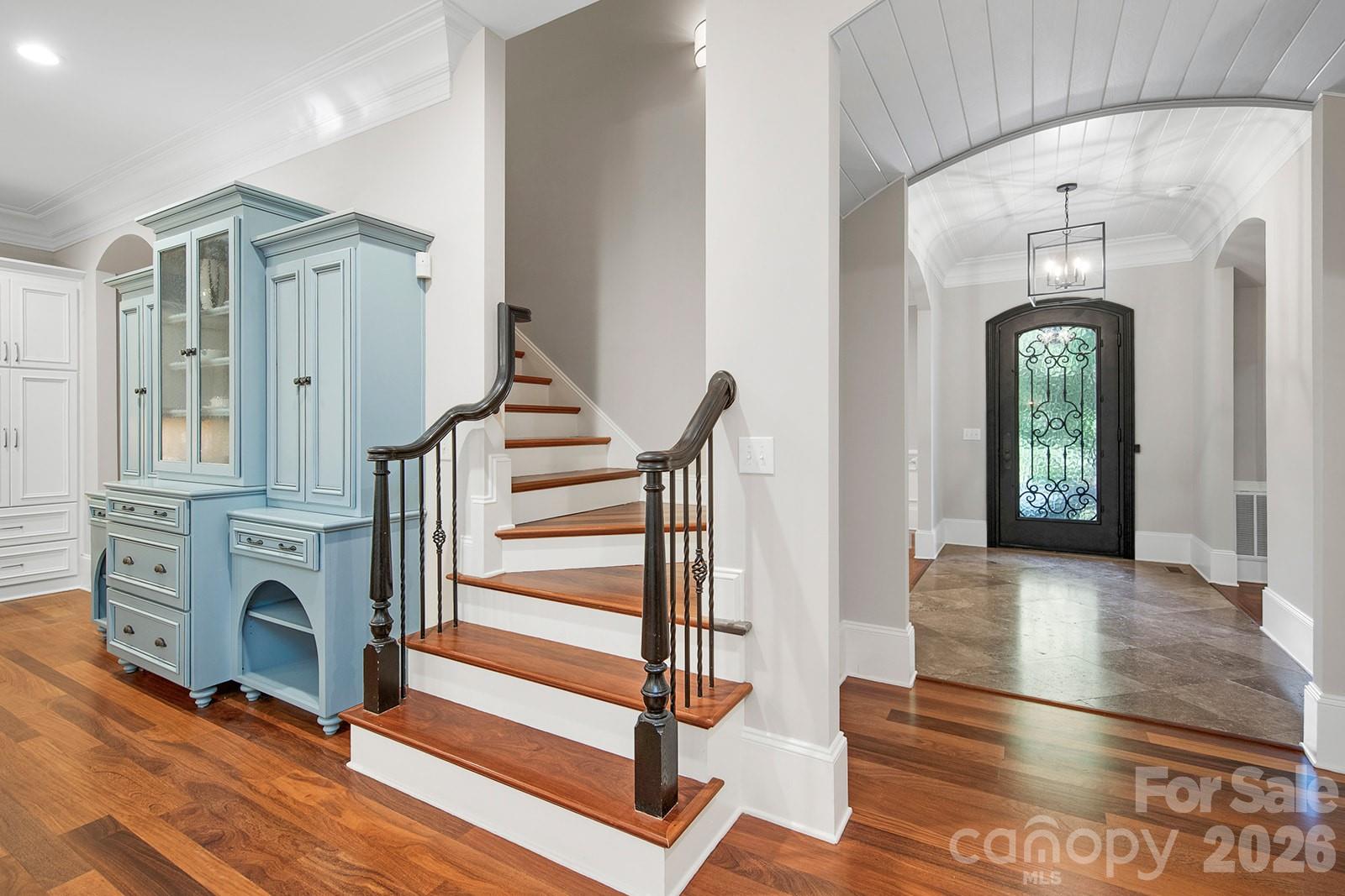 1616 Lookout Circle