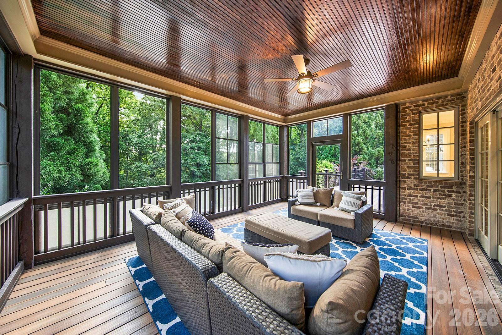 1616 Lookout Circle