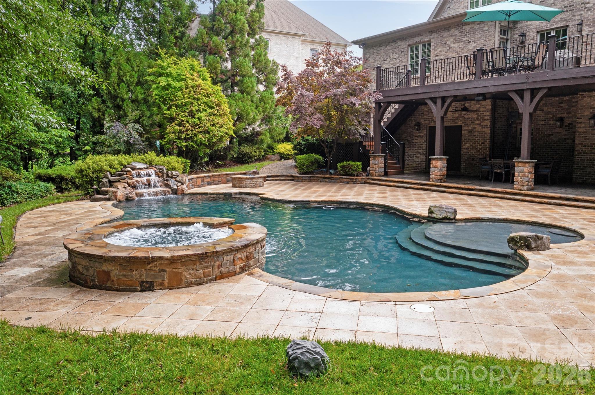 1616 Lookout Circle