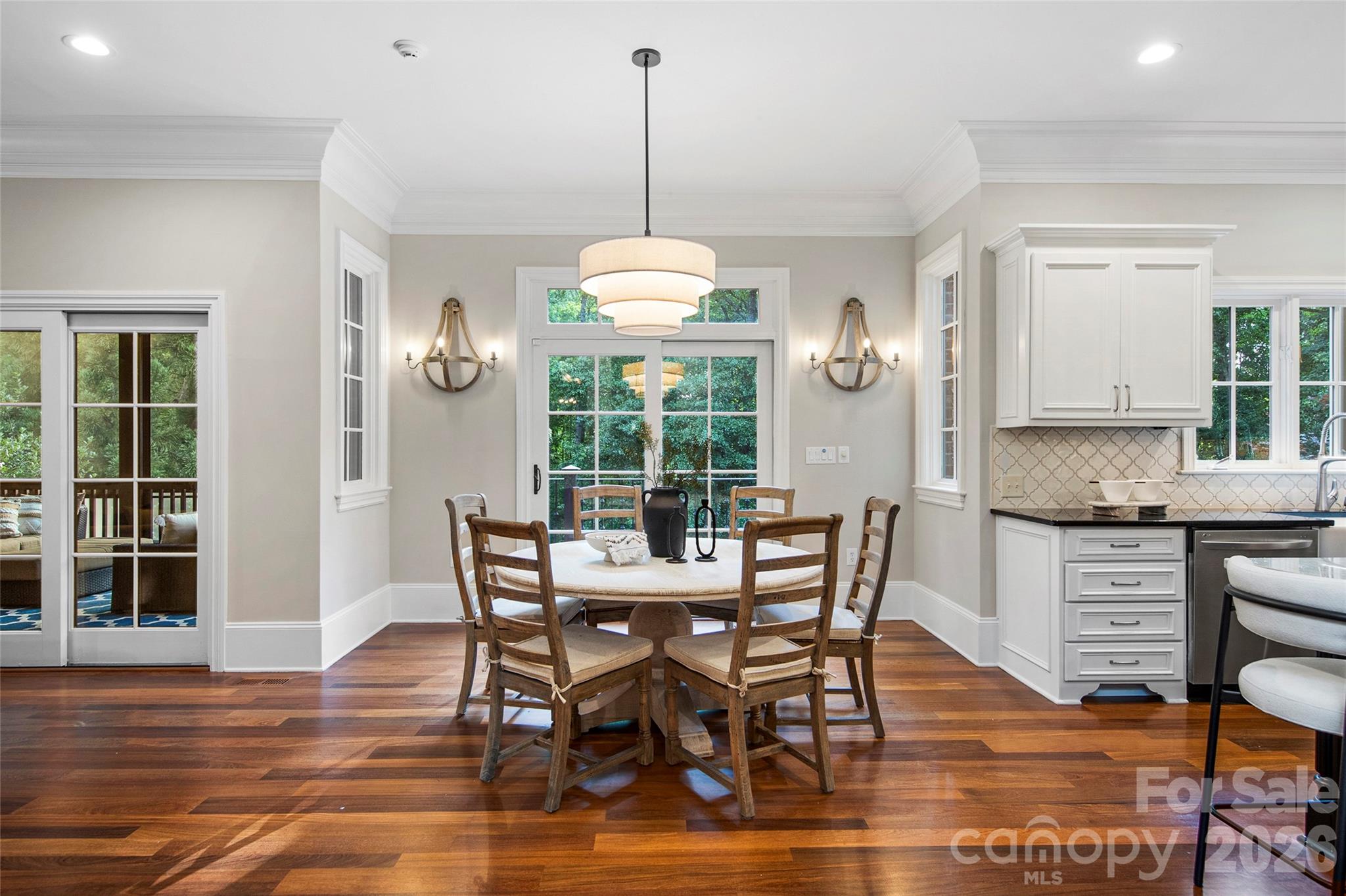 1616 Lookout Circle