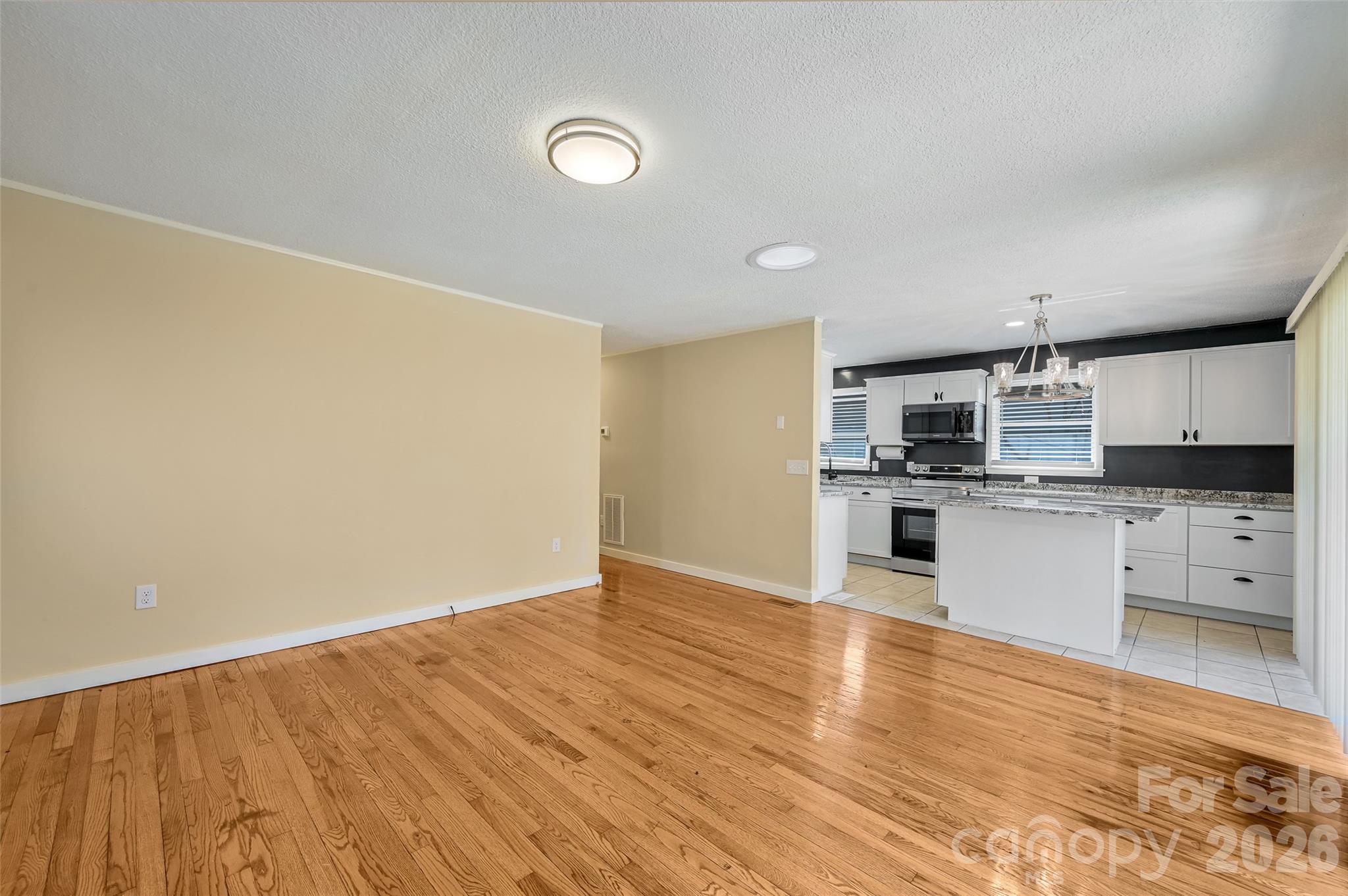 9 Woodfin Avenue