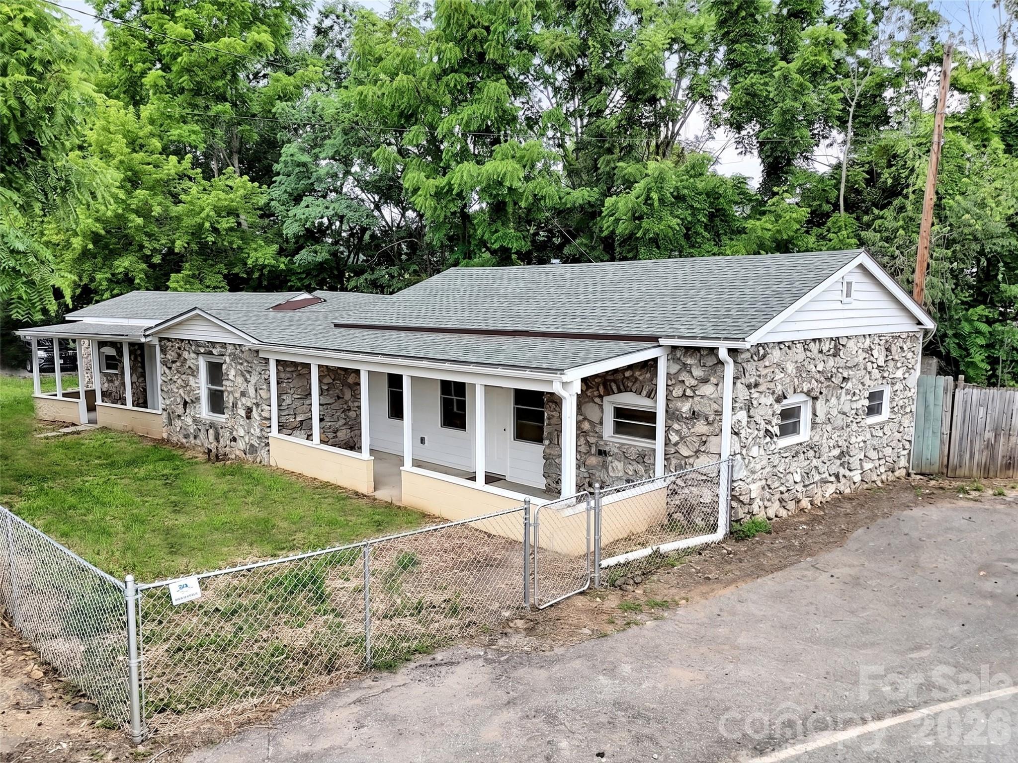 492 Riverbend Street