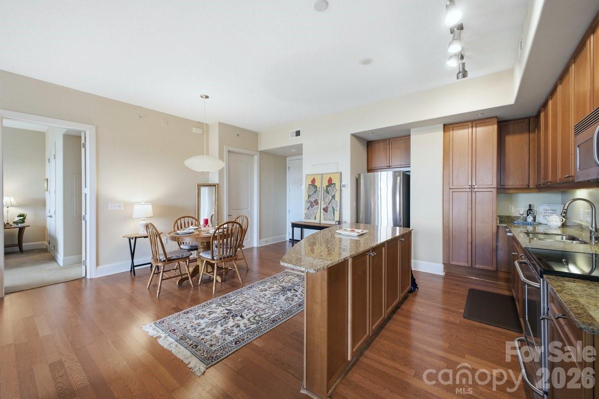 4620 Piedmont Row Drive Unit: 714