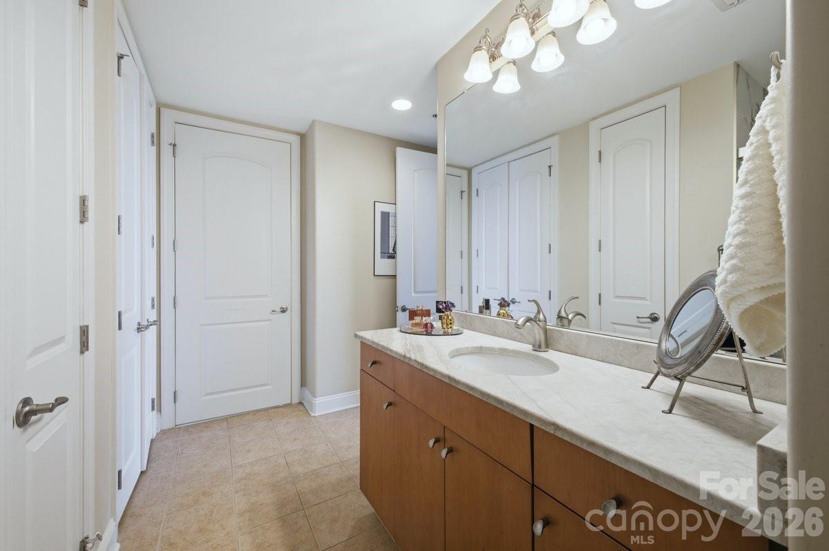 4620 Piedmont Row Drive Unit: 714