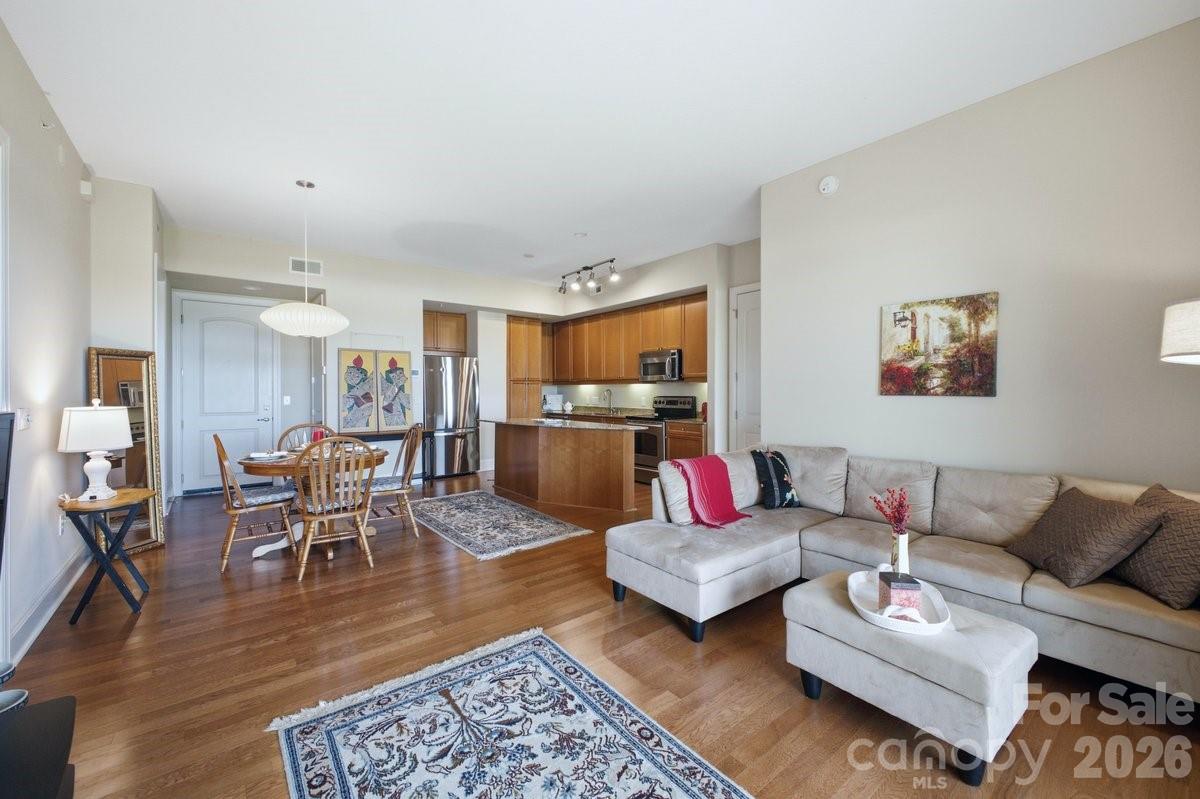 4620 Piedmont Row Drive Unit: 714
