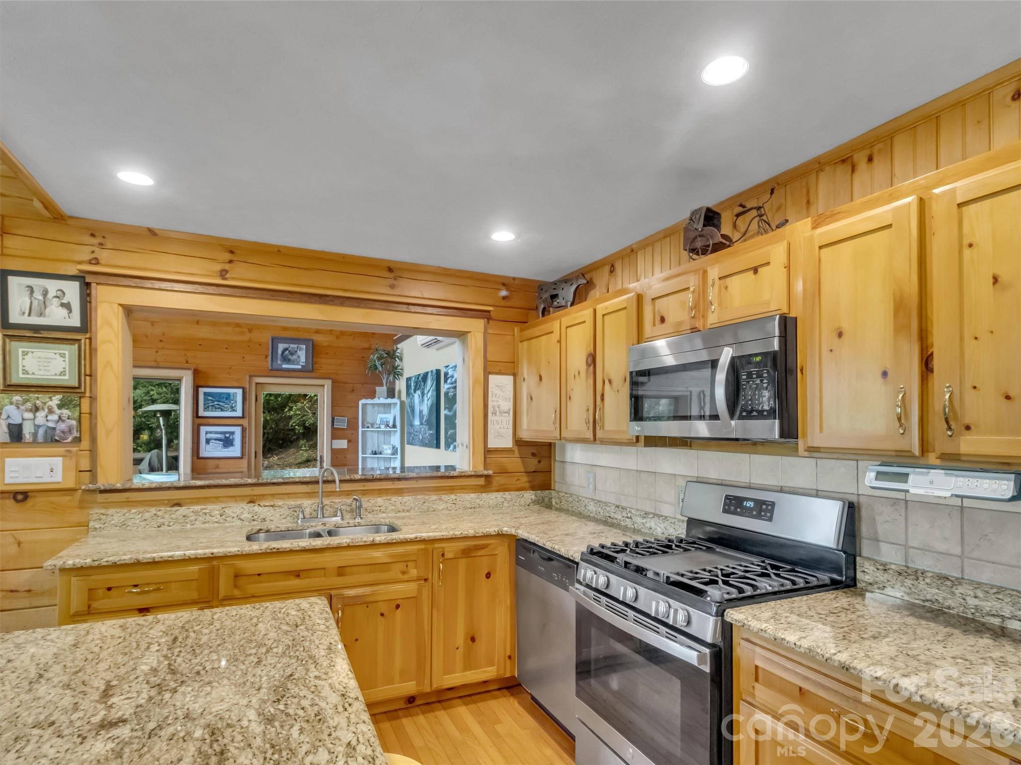 12 Signal Ridge