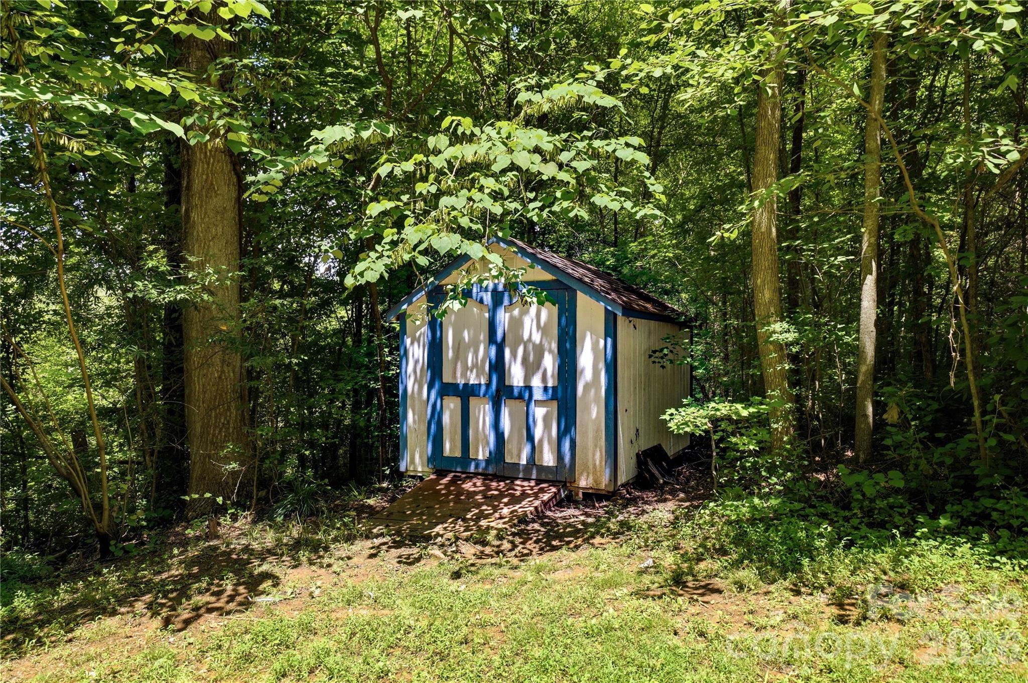 3555 Lake Bluff Drive