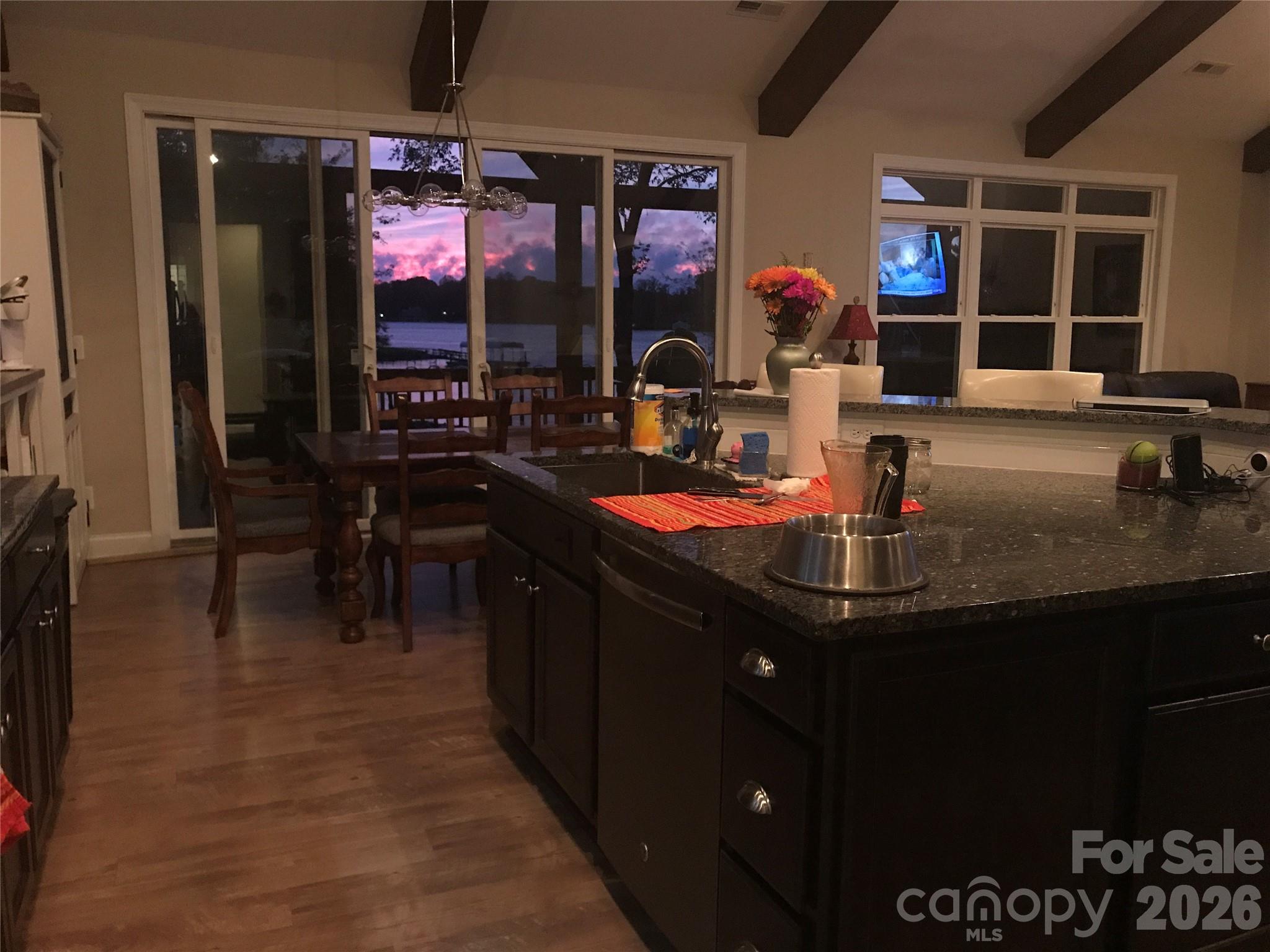 3825 Chevlot Hills Road