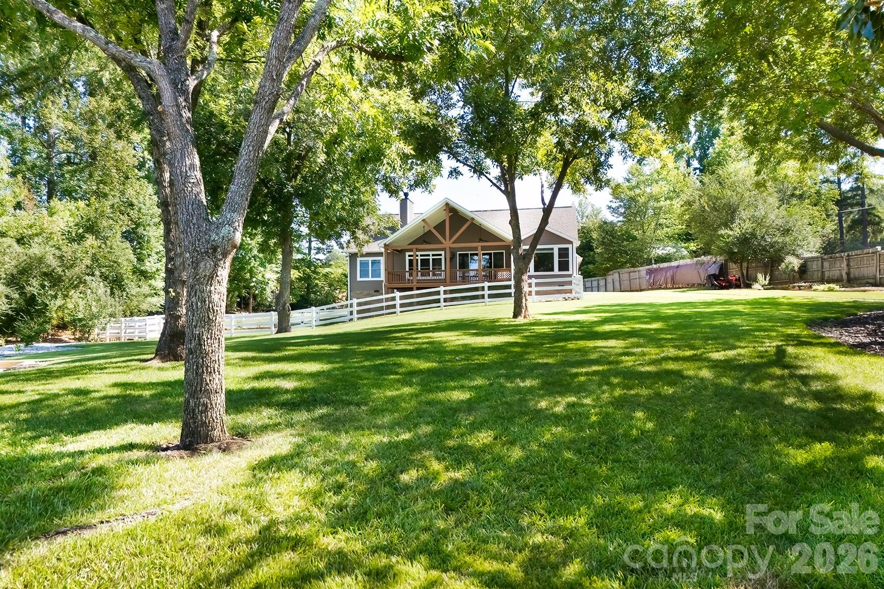 3825 Chevlot Hills Road