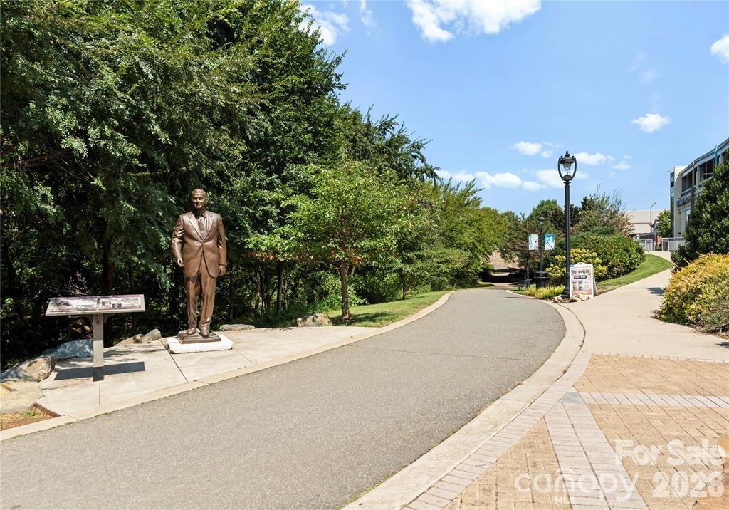 1133 Metropolitan Avenue Unit: 617